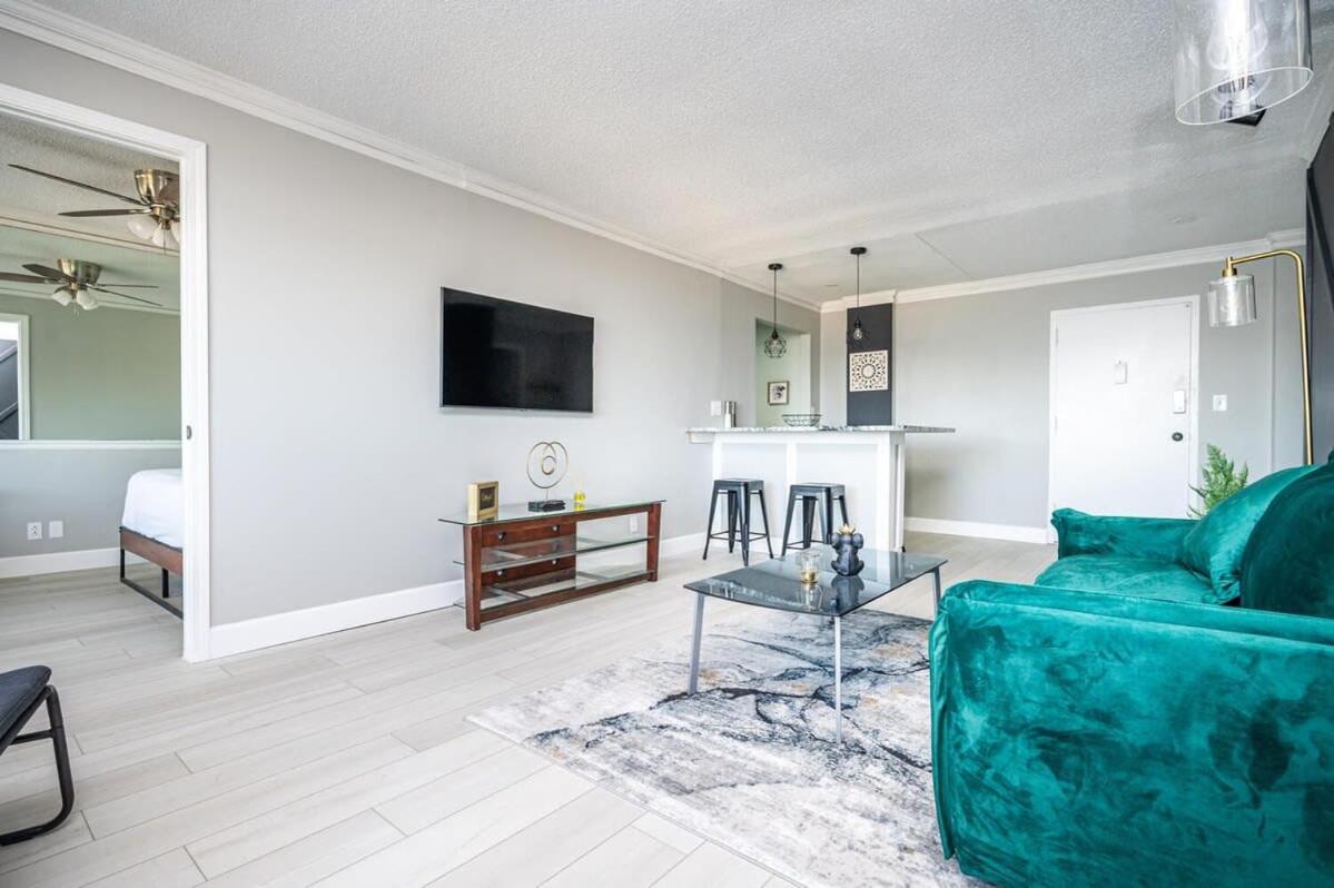 Three-Bedroom Apartment - Photo 11