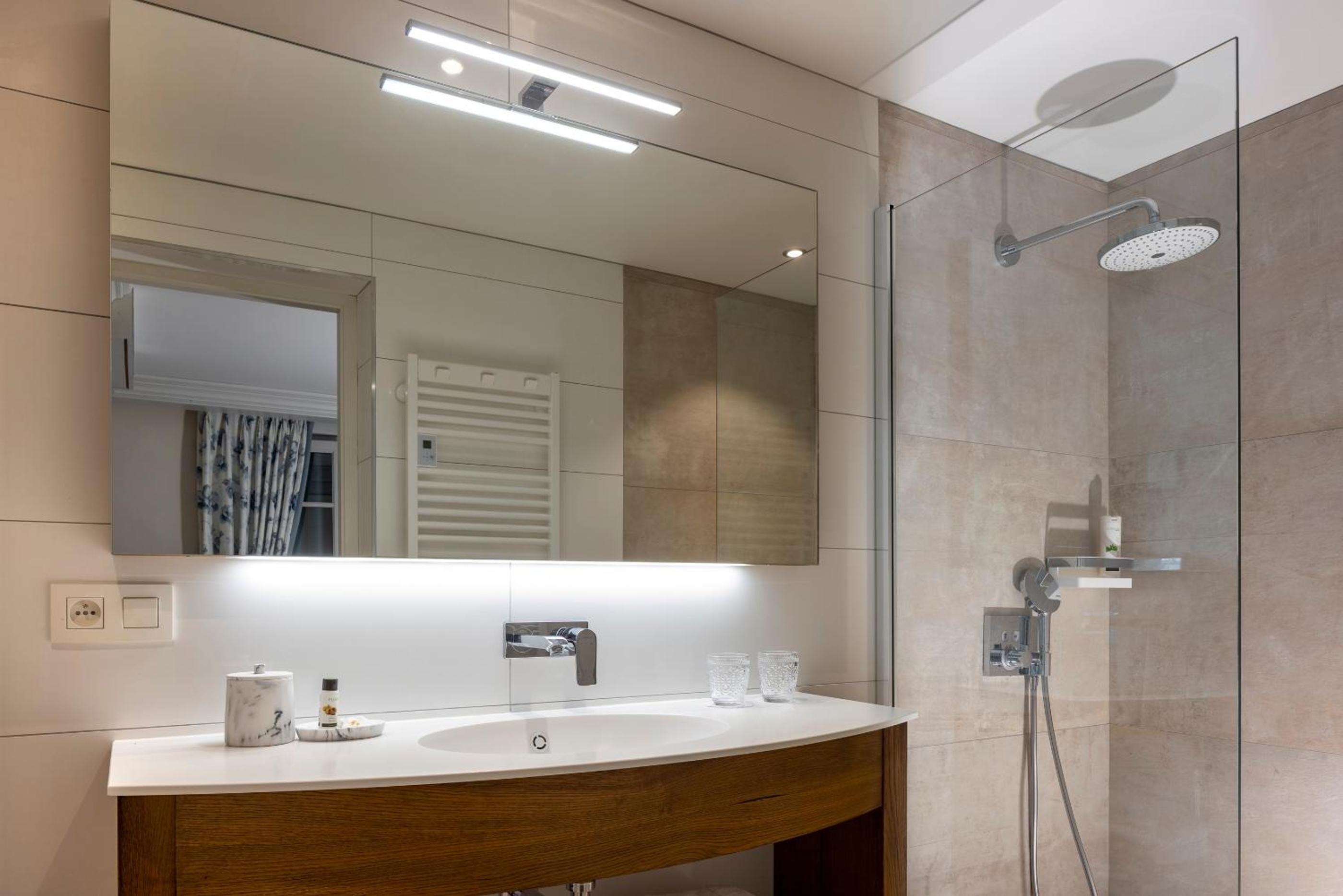Double/Twin Room Swimming-Pool Side - Photo 9