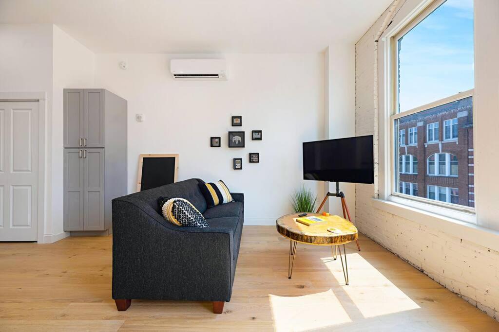 One-Bedroom Apartment photo 1