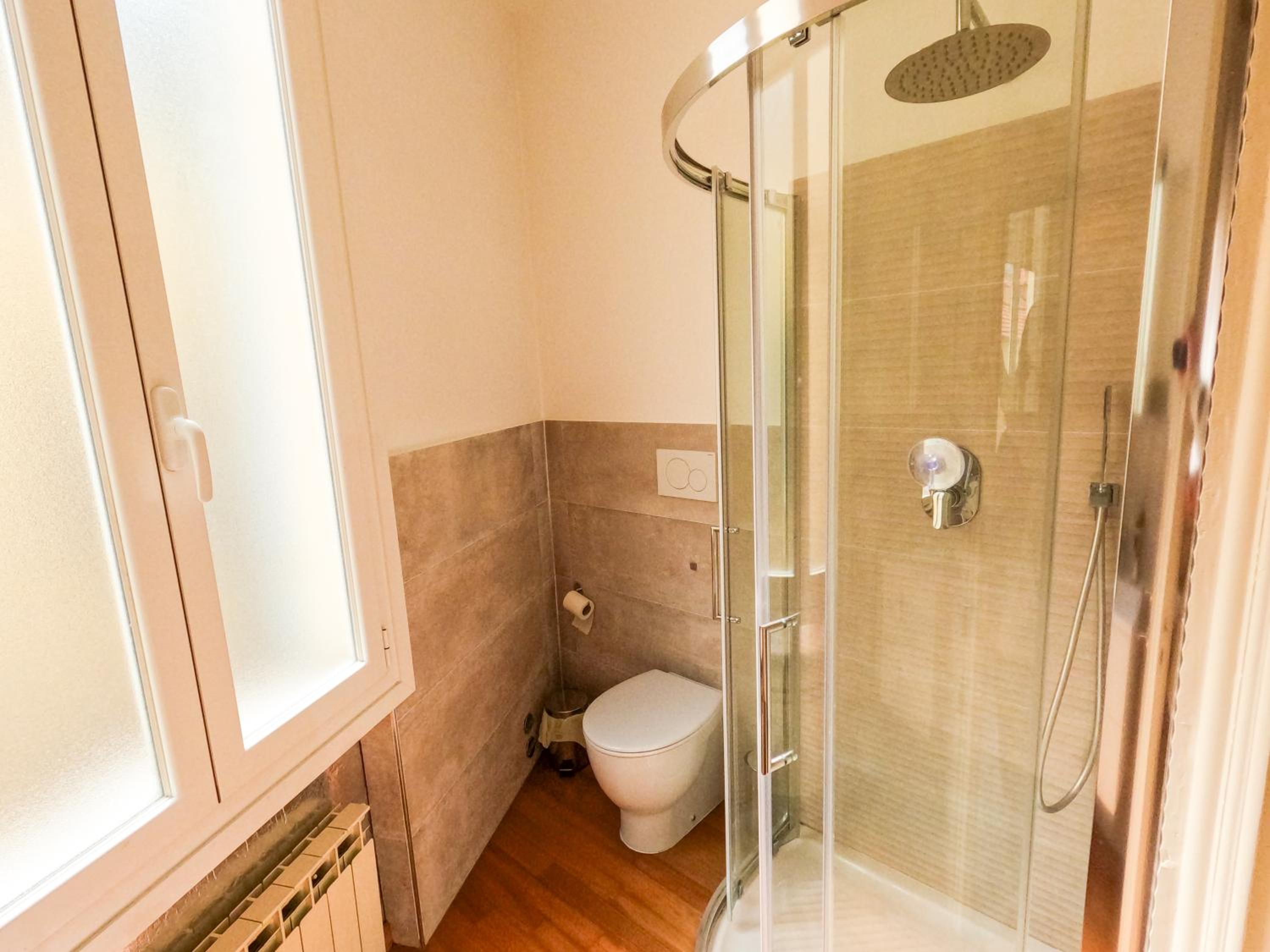 Quadruple Room with Private Bathroom photo 2
