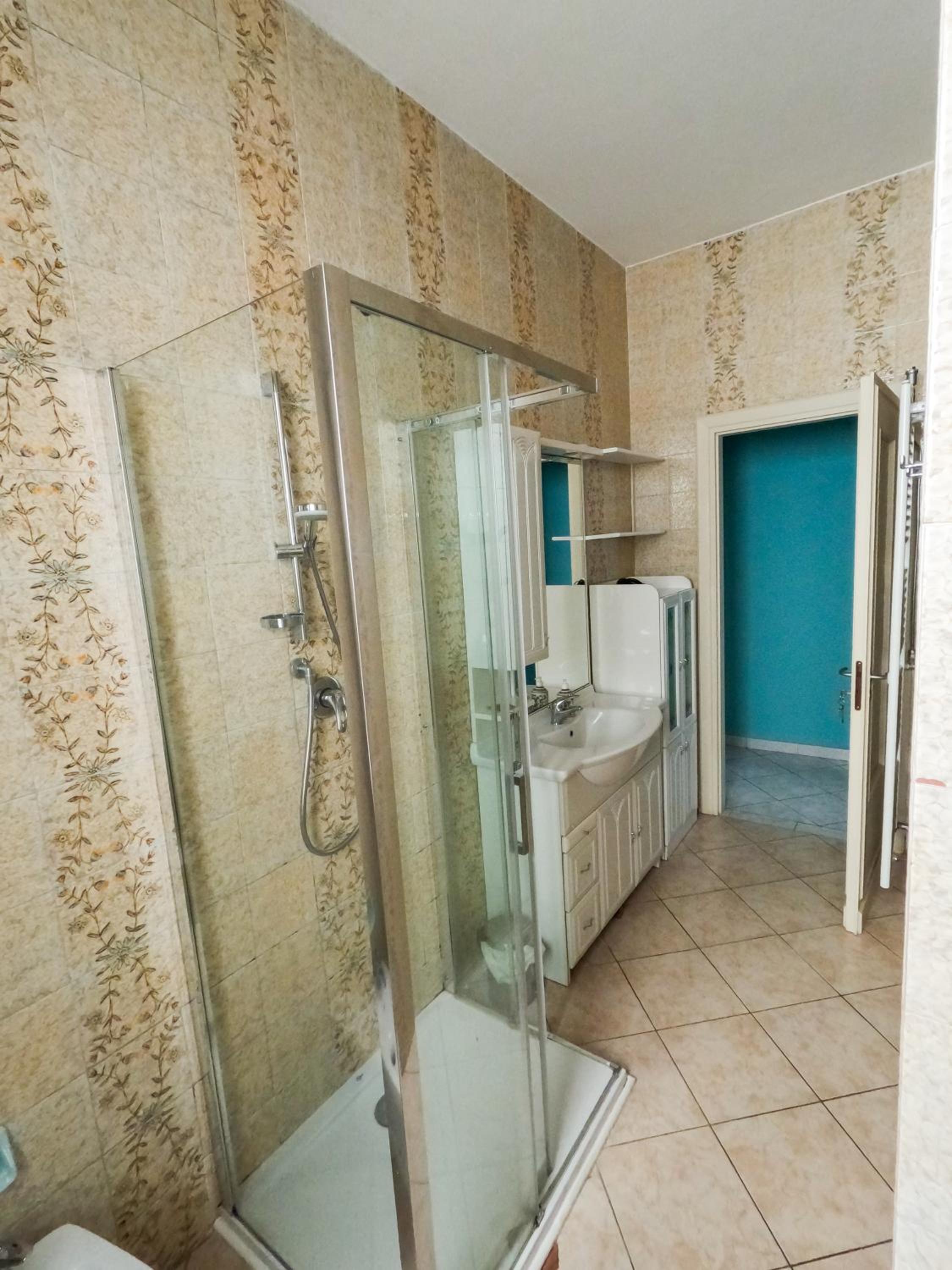 Double Room with Private External Bathroom - Photo 5