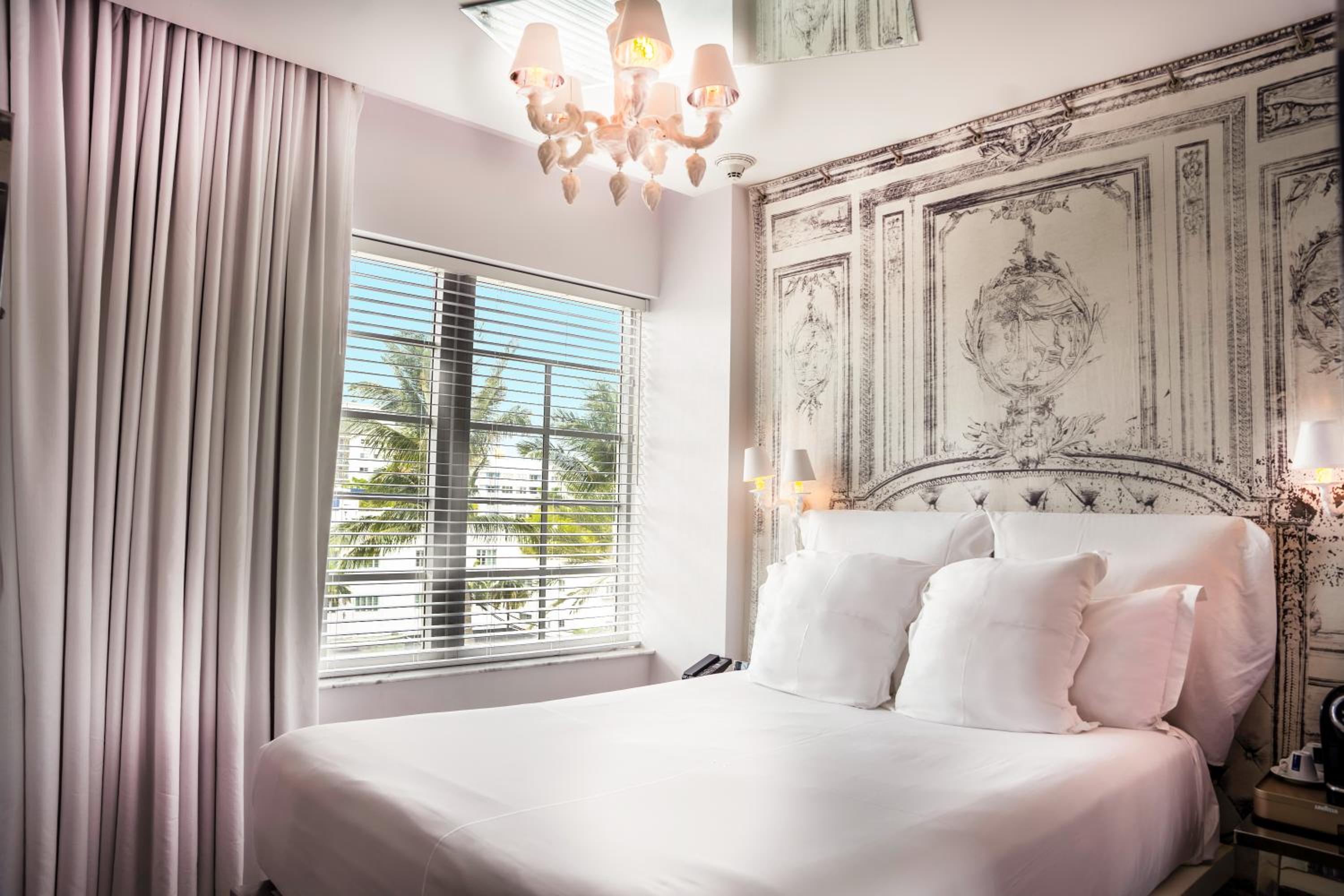 Superior Queen Room With City View