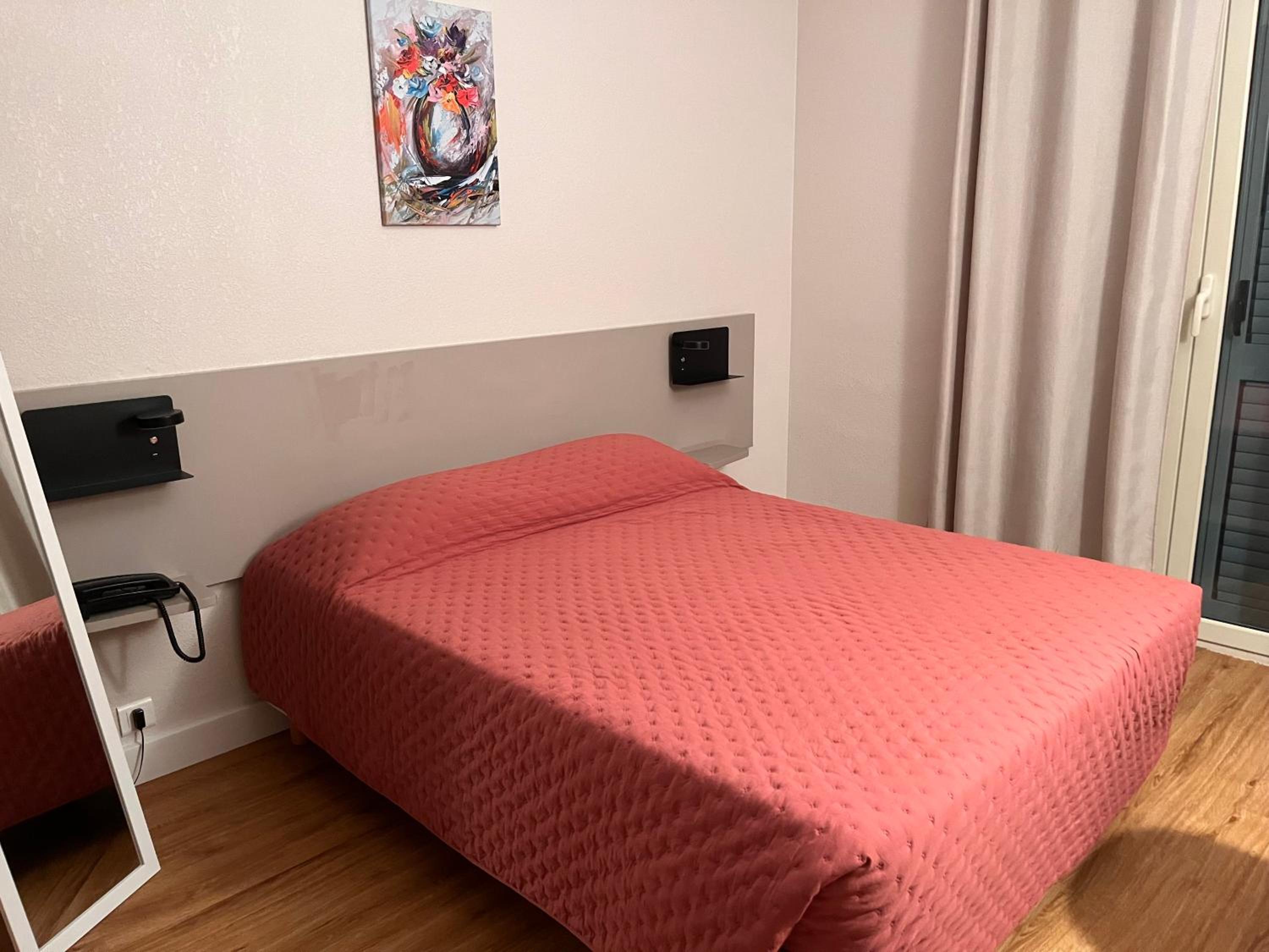 Standard Double Room - Photo 2