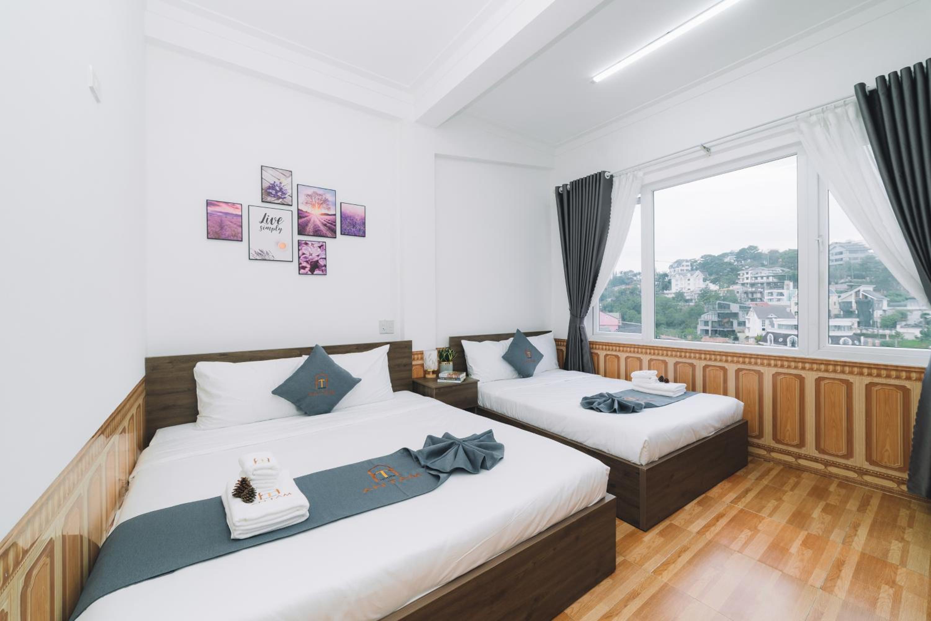 Deluxe Family Room - Photo 2