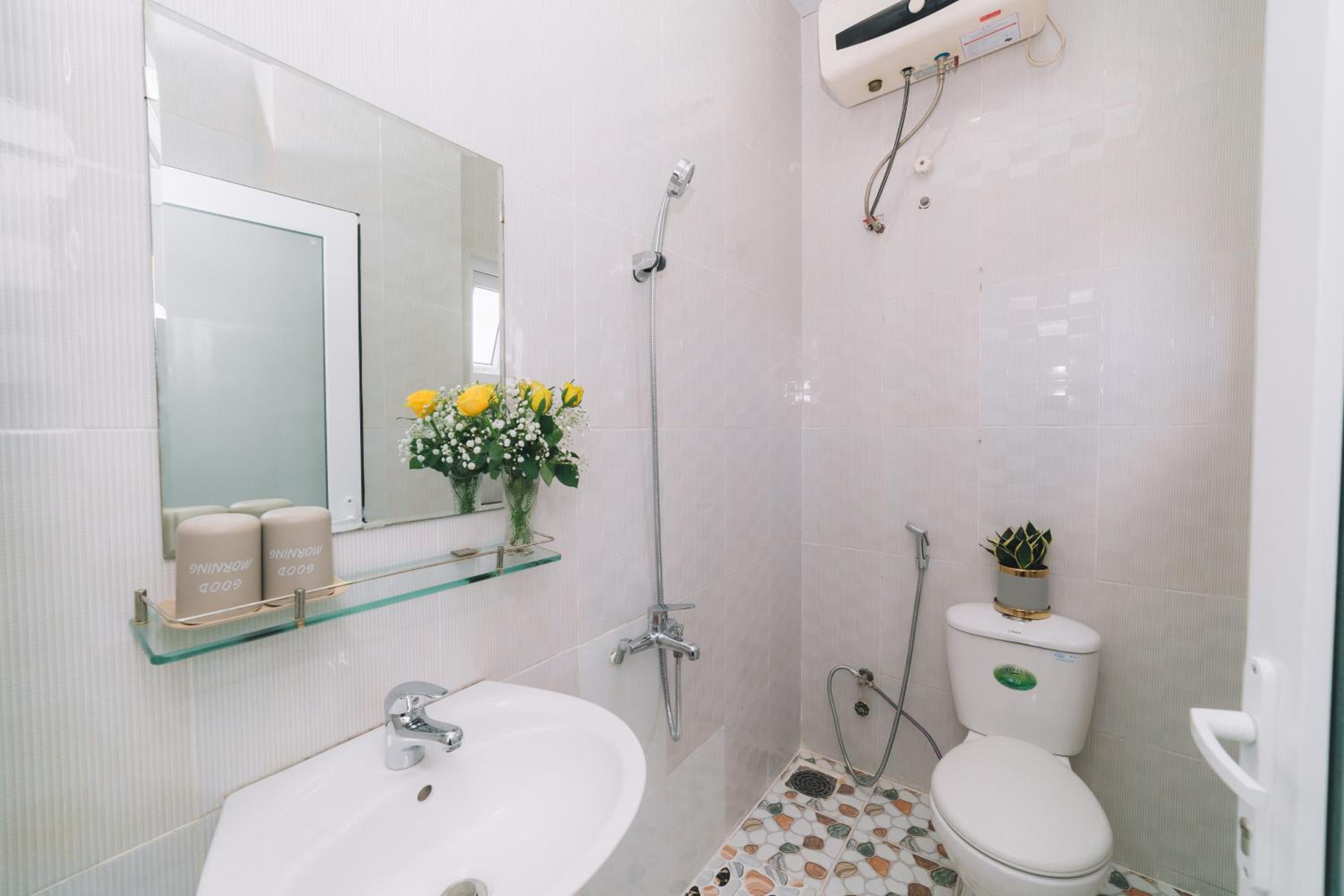 Standard Double Room - Photo 13