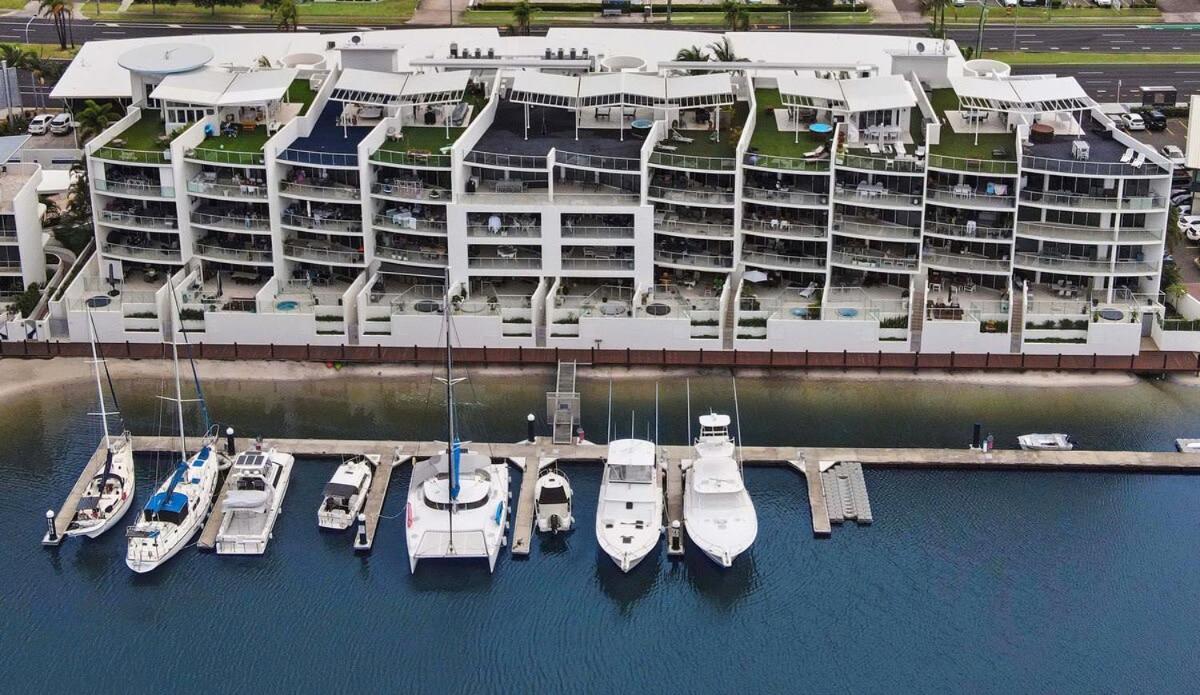 Three-Bedroom Apartment with Water View photo 2