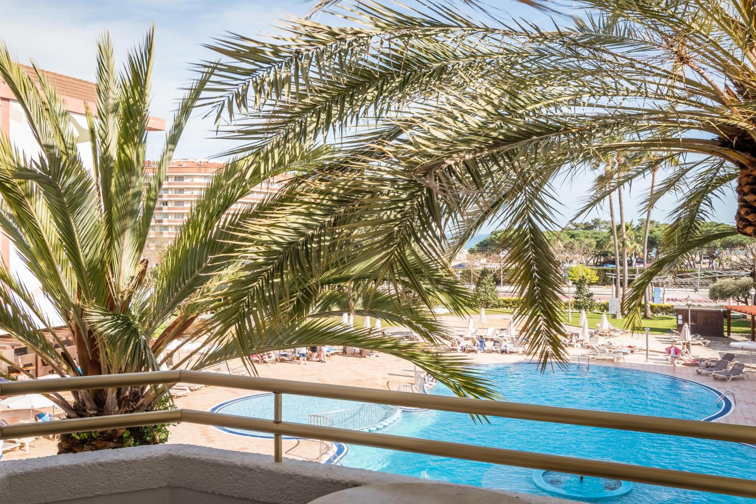 Double/Twin room balcony with pool/sea view - Photo 6