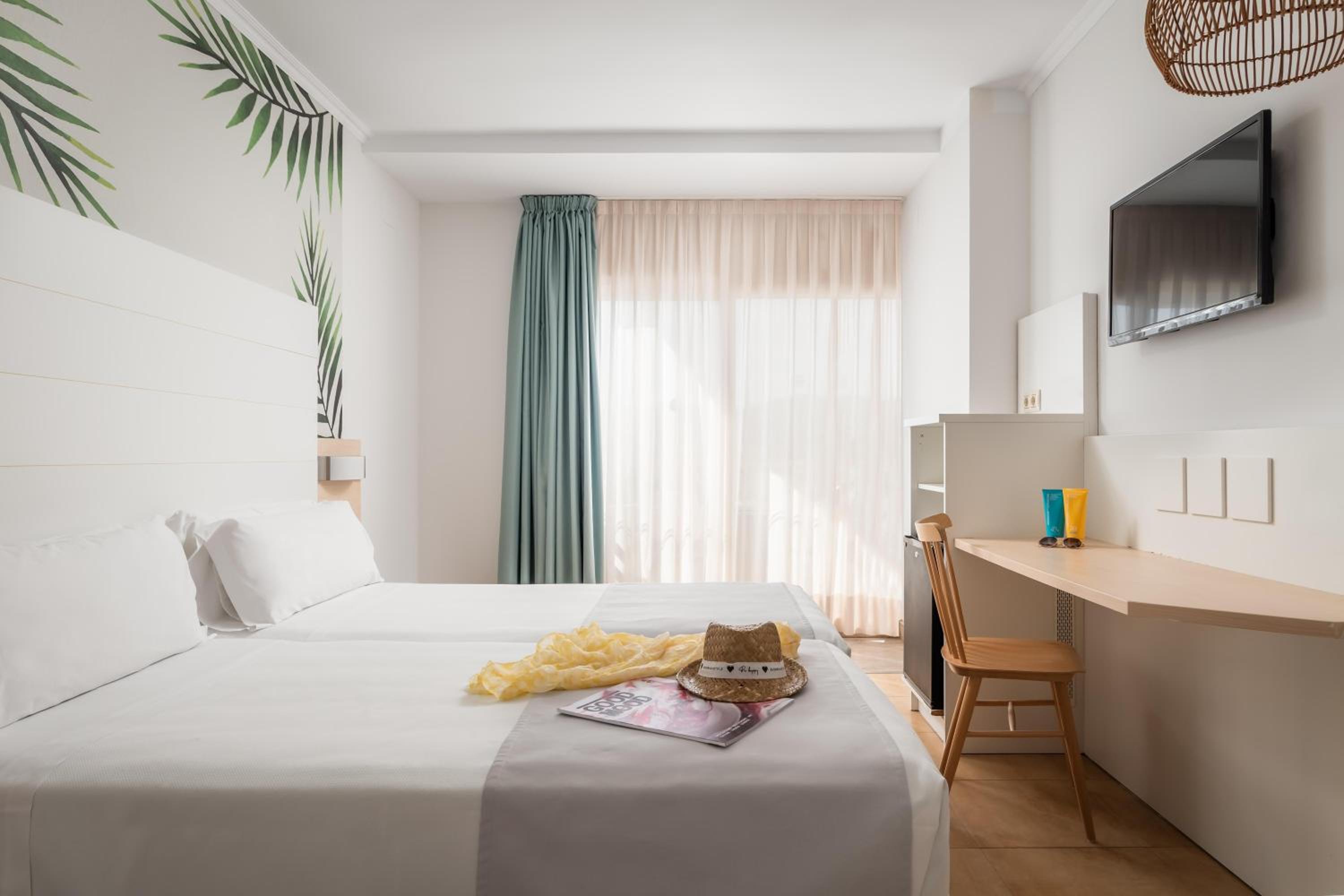 Triple Room with Balcony - Photo 3