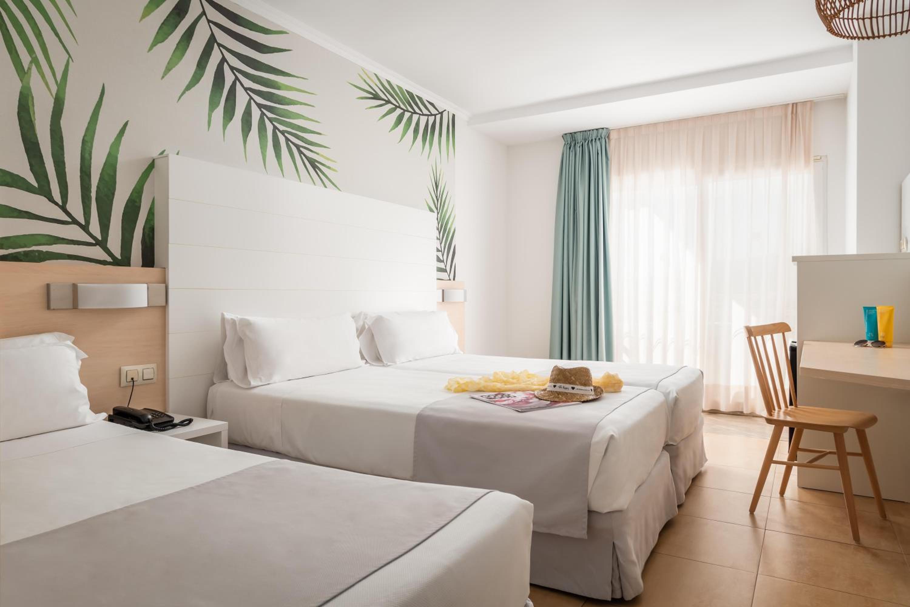 Triple Room with Balcony - Photo 1