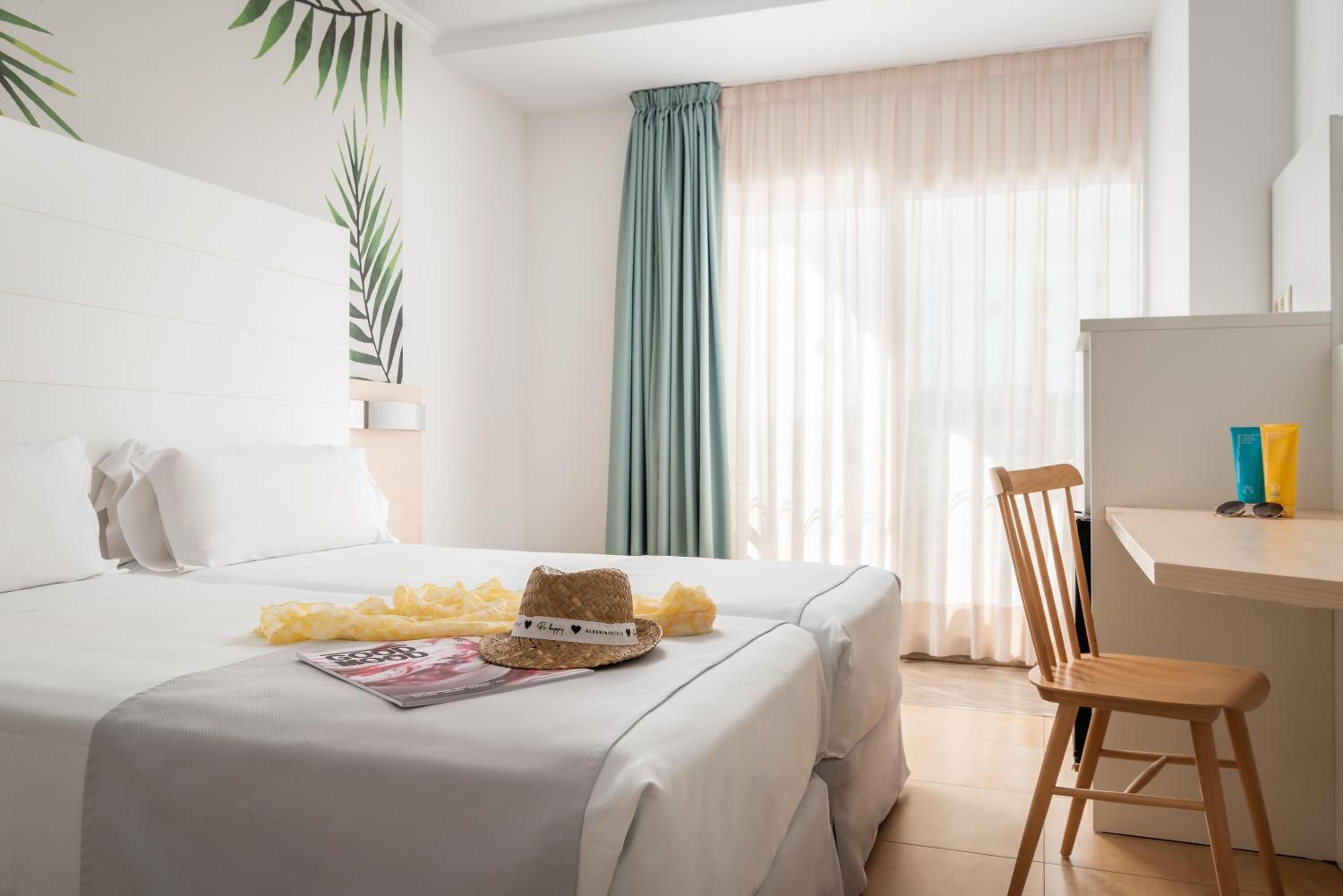 Triple Room with Balcony - Photo 6