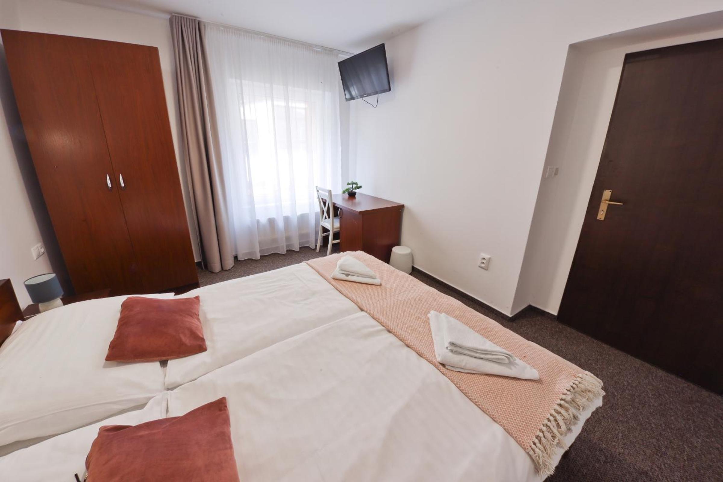 Economy Double Room photo 3