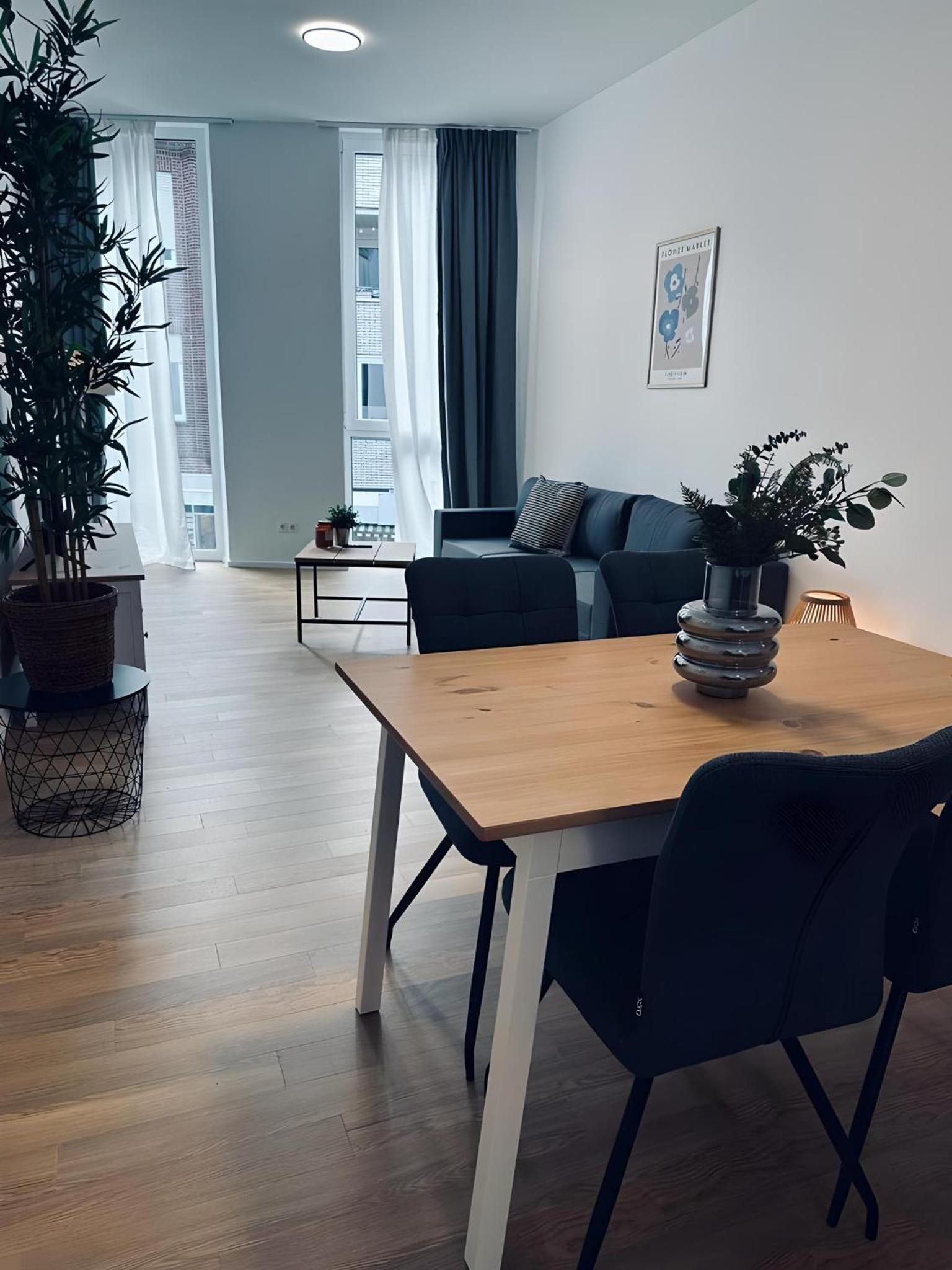 One-Bedroom Apartment photo 1