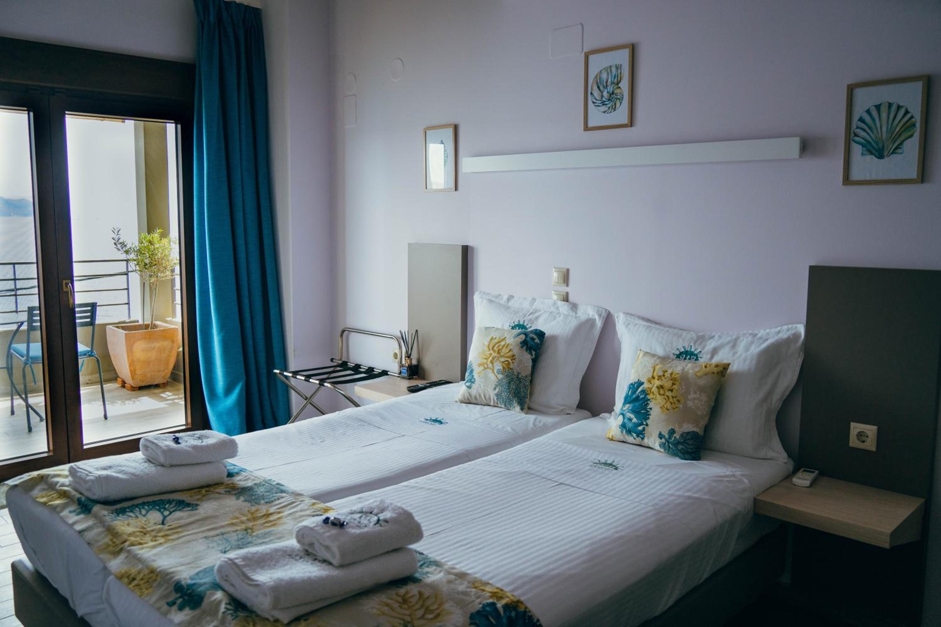 Deluxe Double or Twin Room with Sea View photo 1