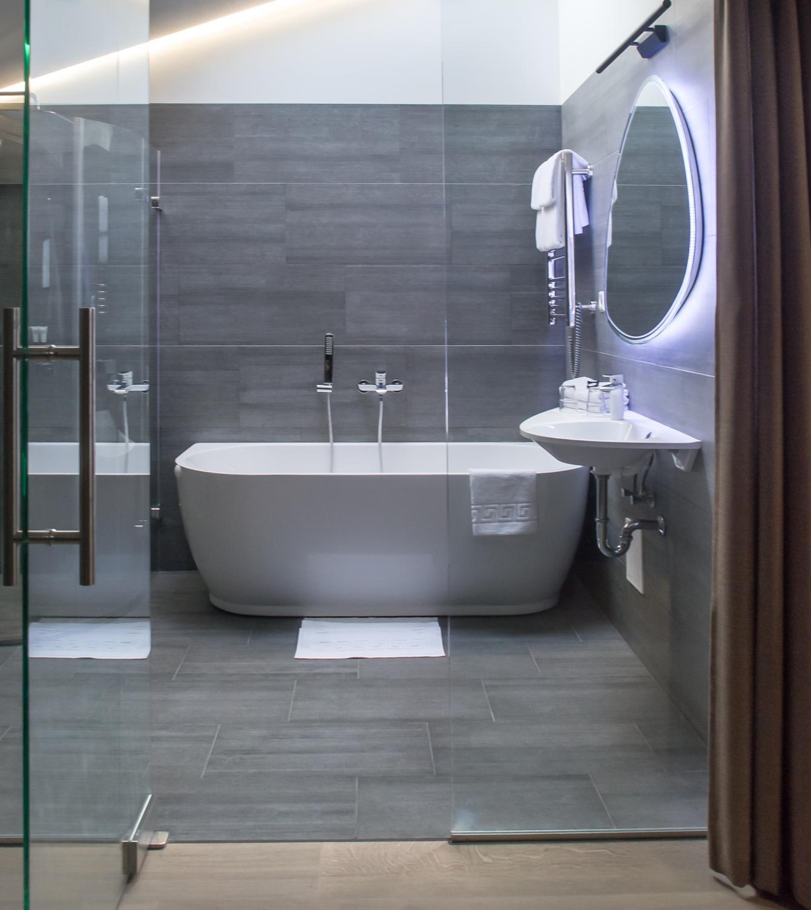 Deluxe Double or Twin Room with Balcony photo 3