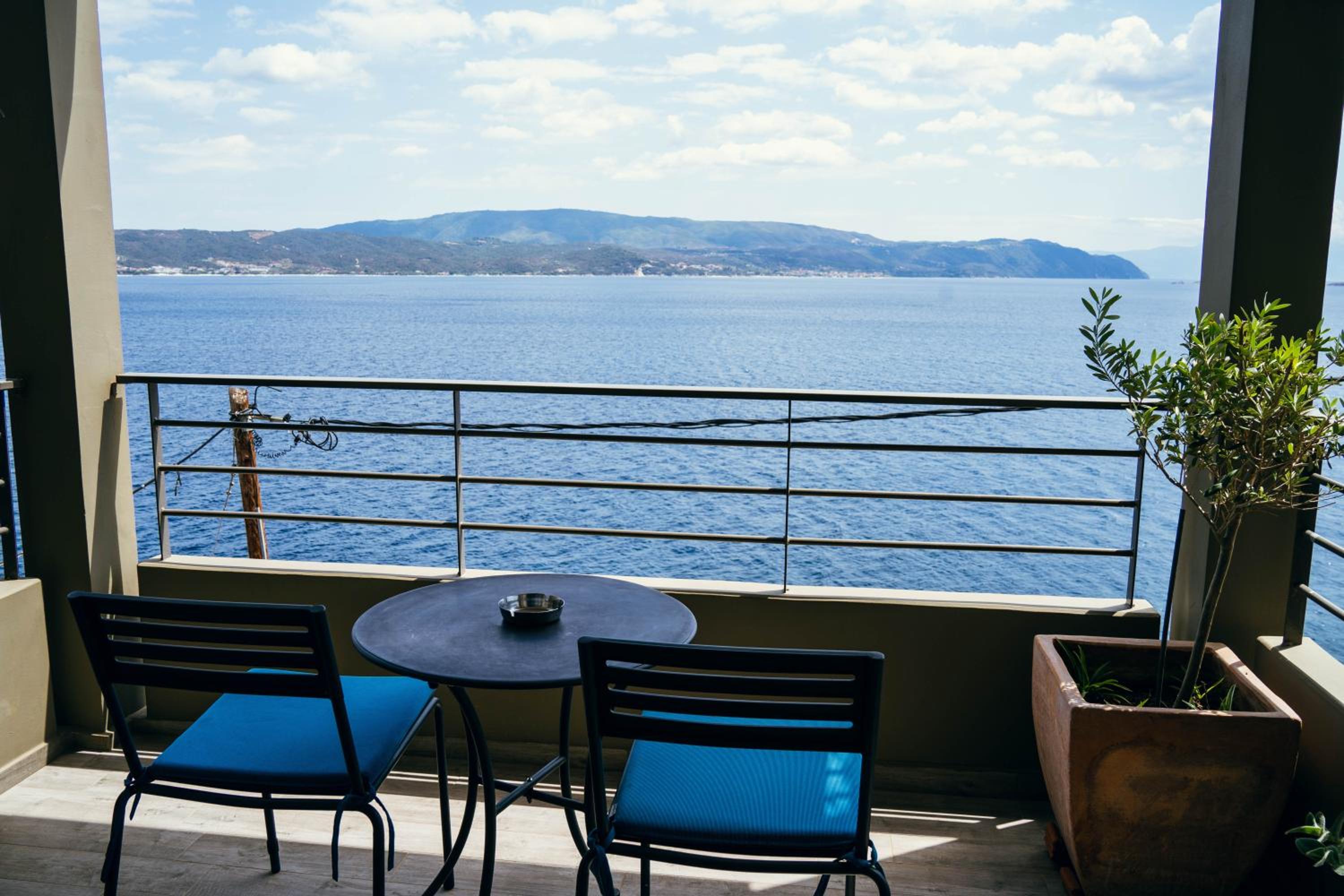 Deluxe Double or Twin Room with Sea View photo 3
