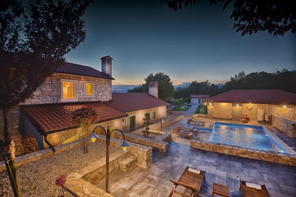 Three-Bedroom Villa photo 1