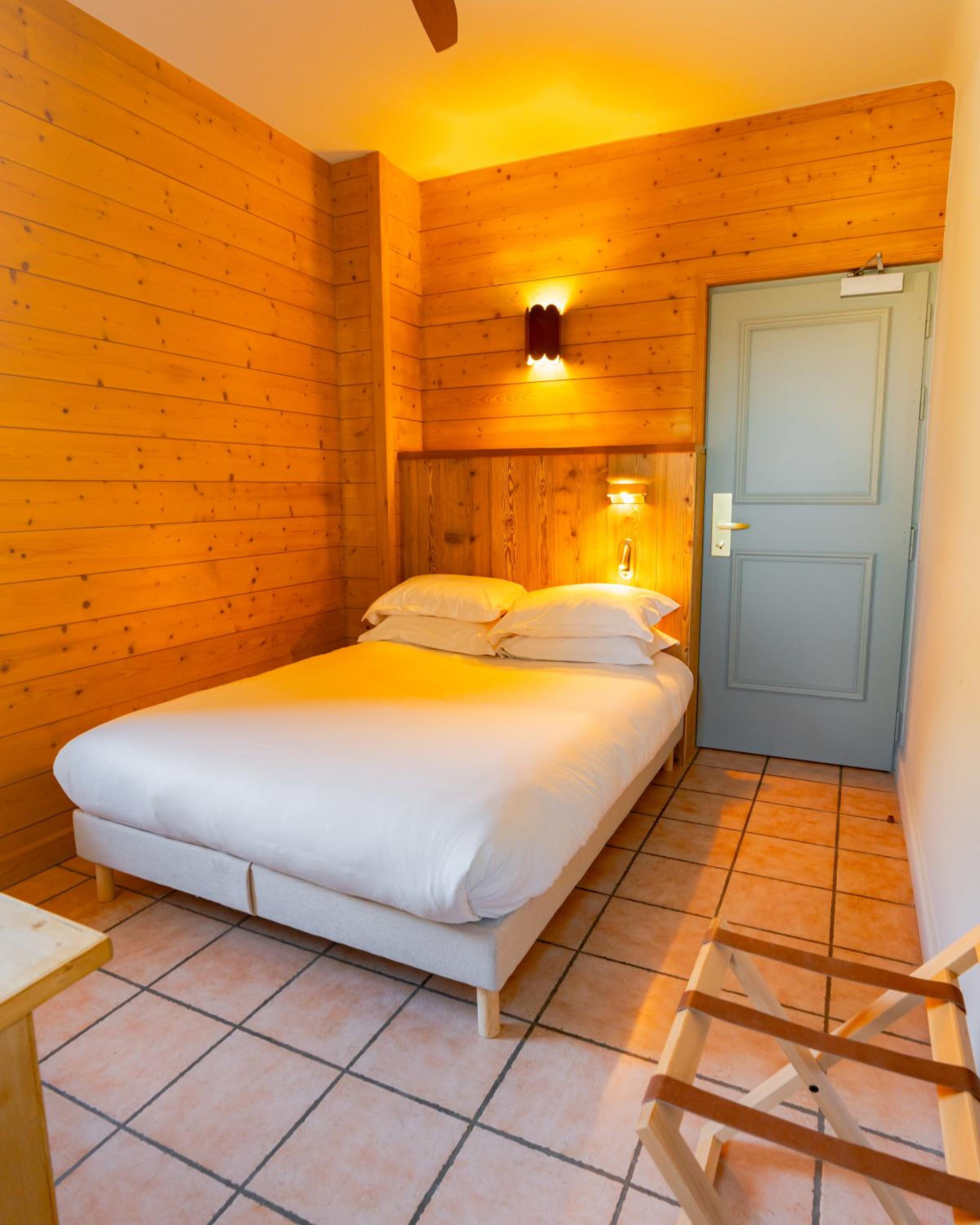 Standard Double Room - Photo 3
