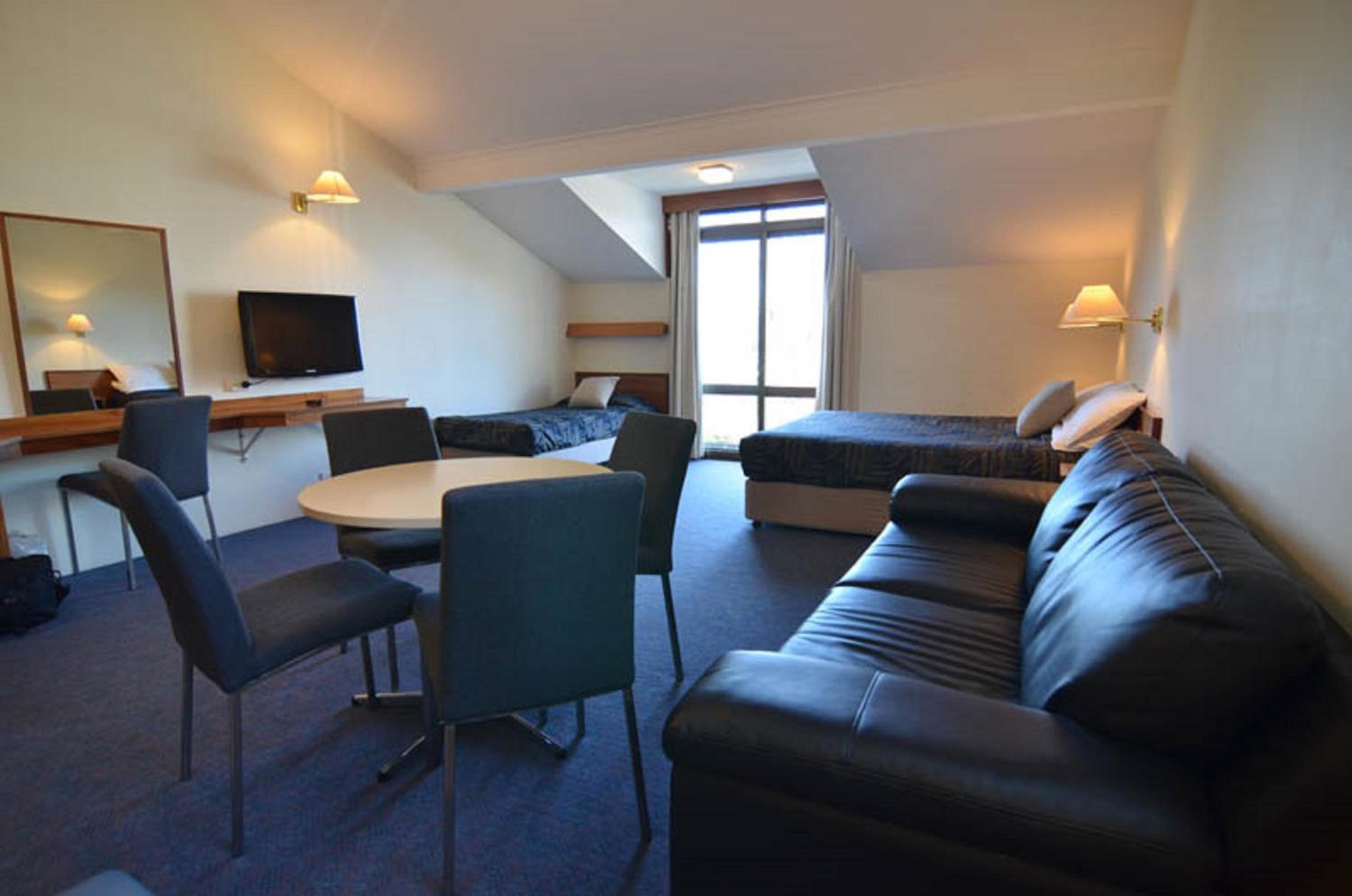 Deluxe Family Suite photo 3