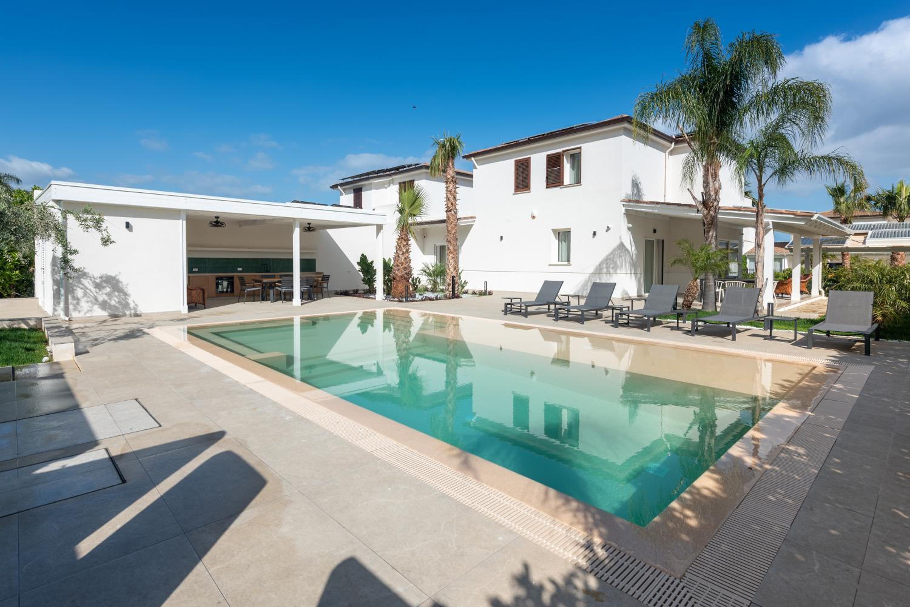 Villa With Private Pool photo 3