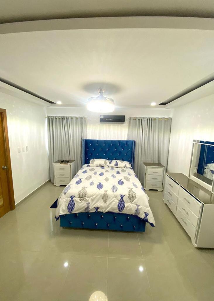 Three-Bedroom Apartment photo 2