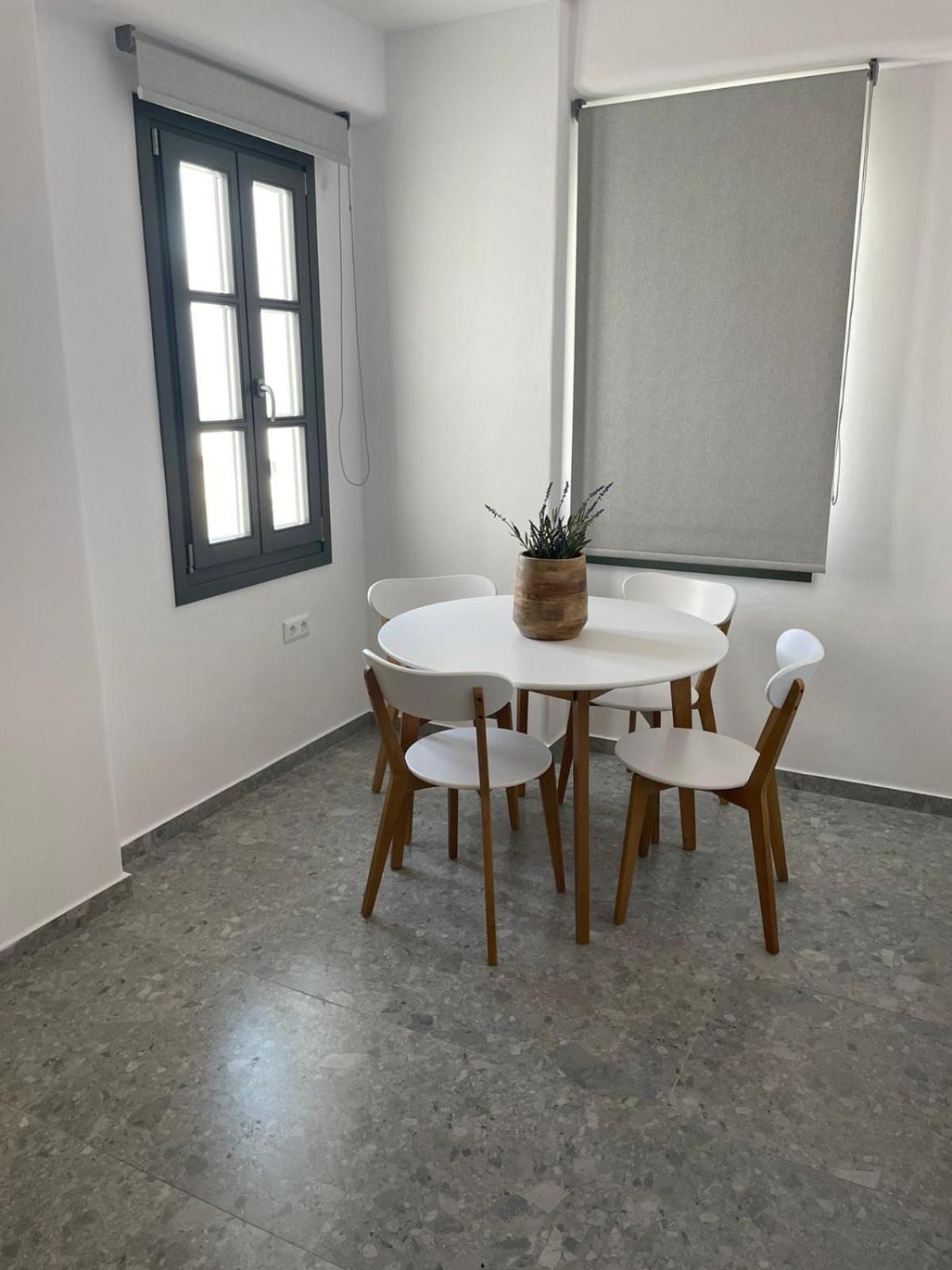 One-Bedroom Apartment with Balcony and Sea View photo 3