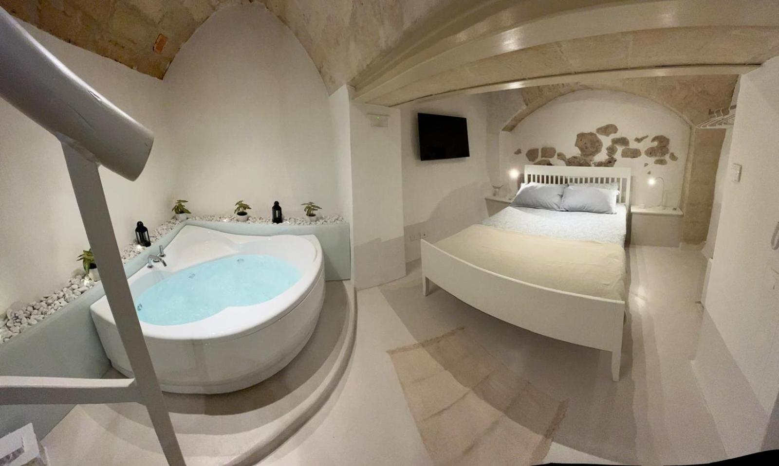 Deluxe Double Room with Bath photo 1