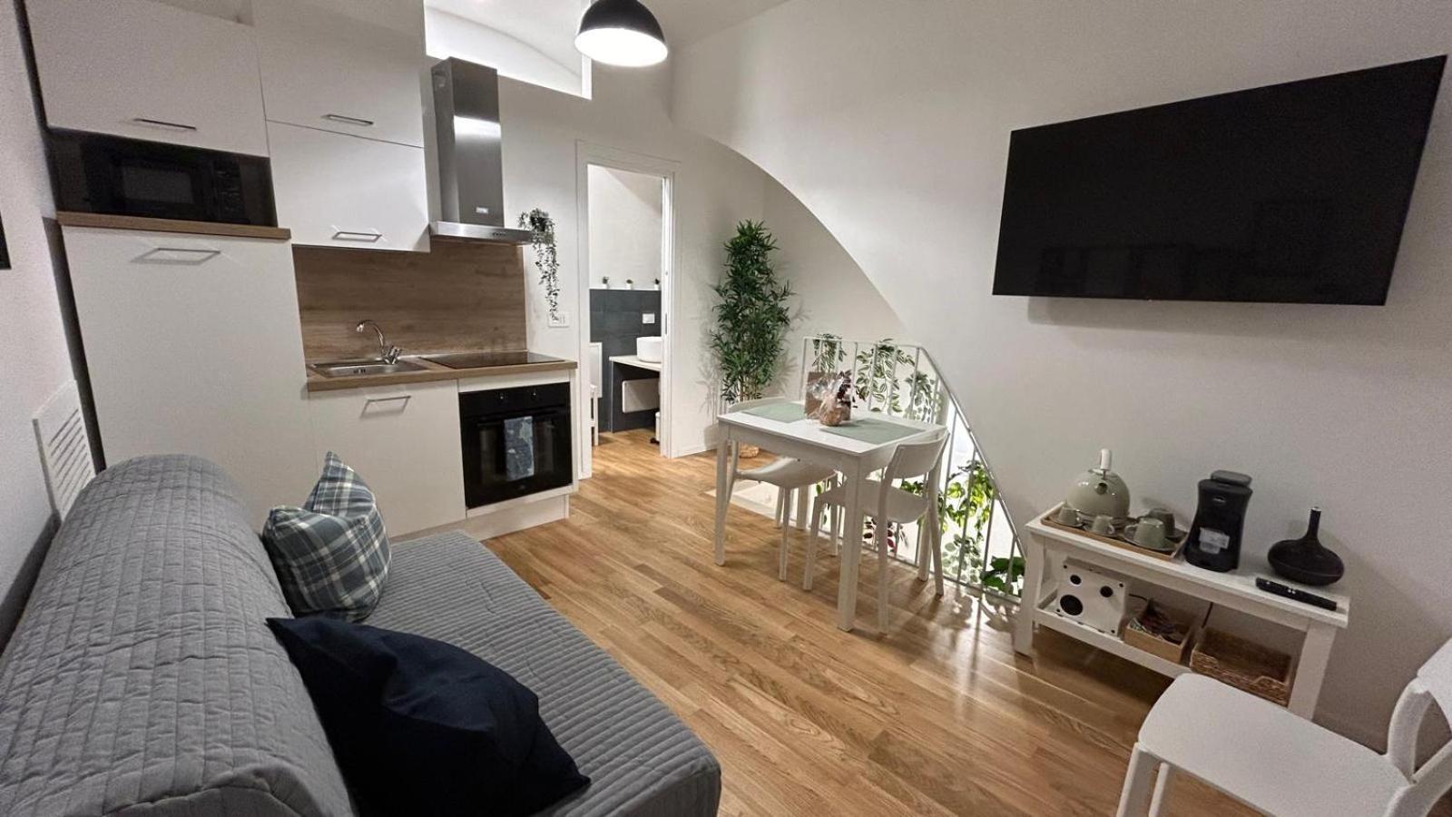 Deluxe Double Room with Bath photo 3