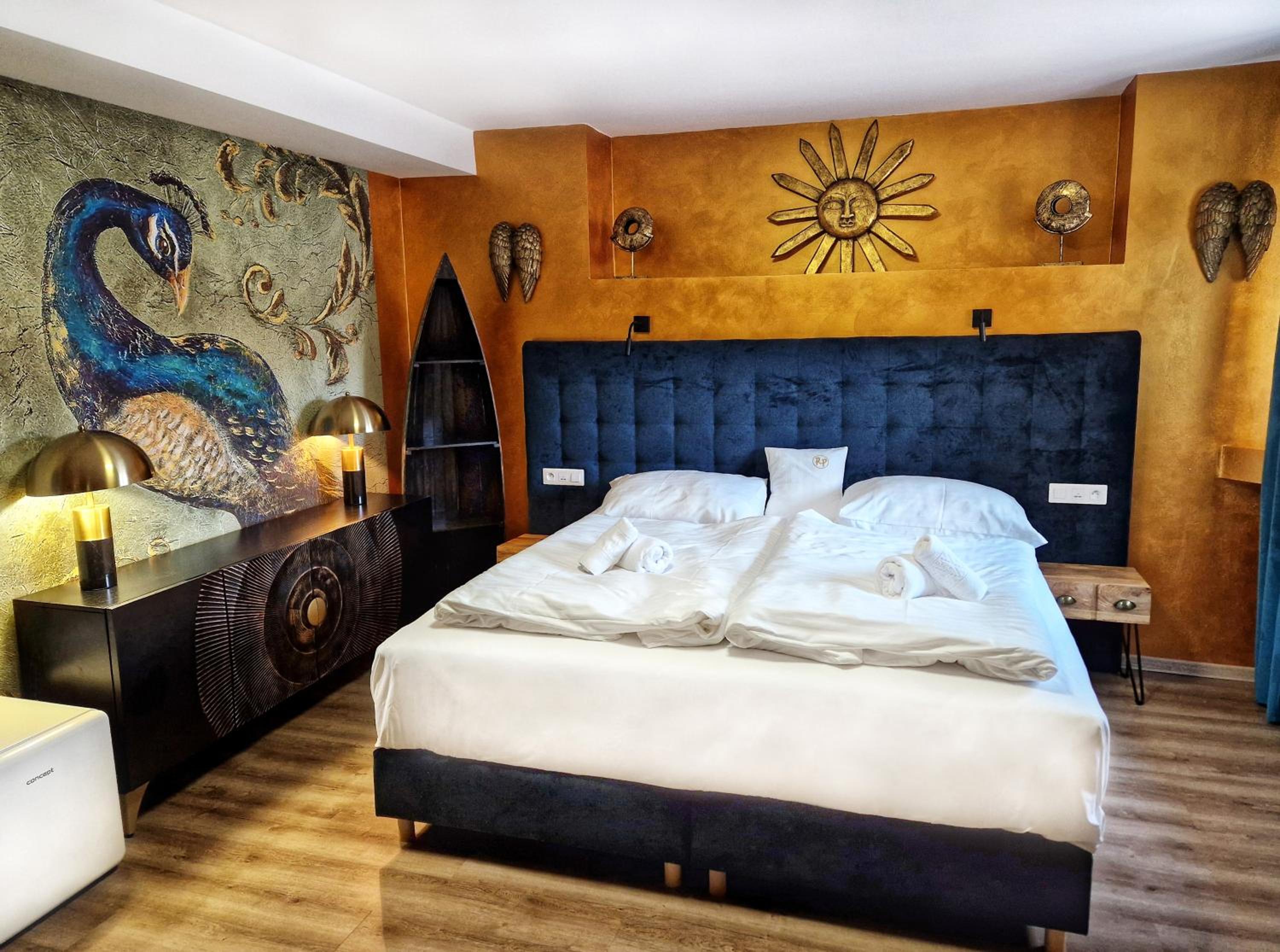Superior Suite - Photo 5