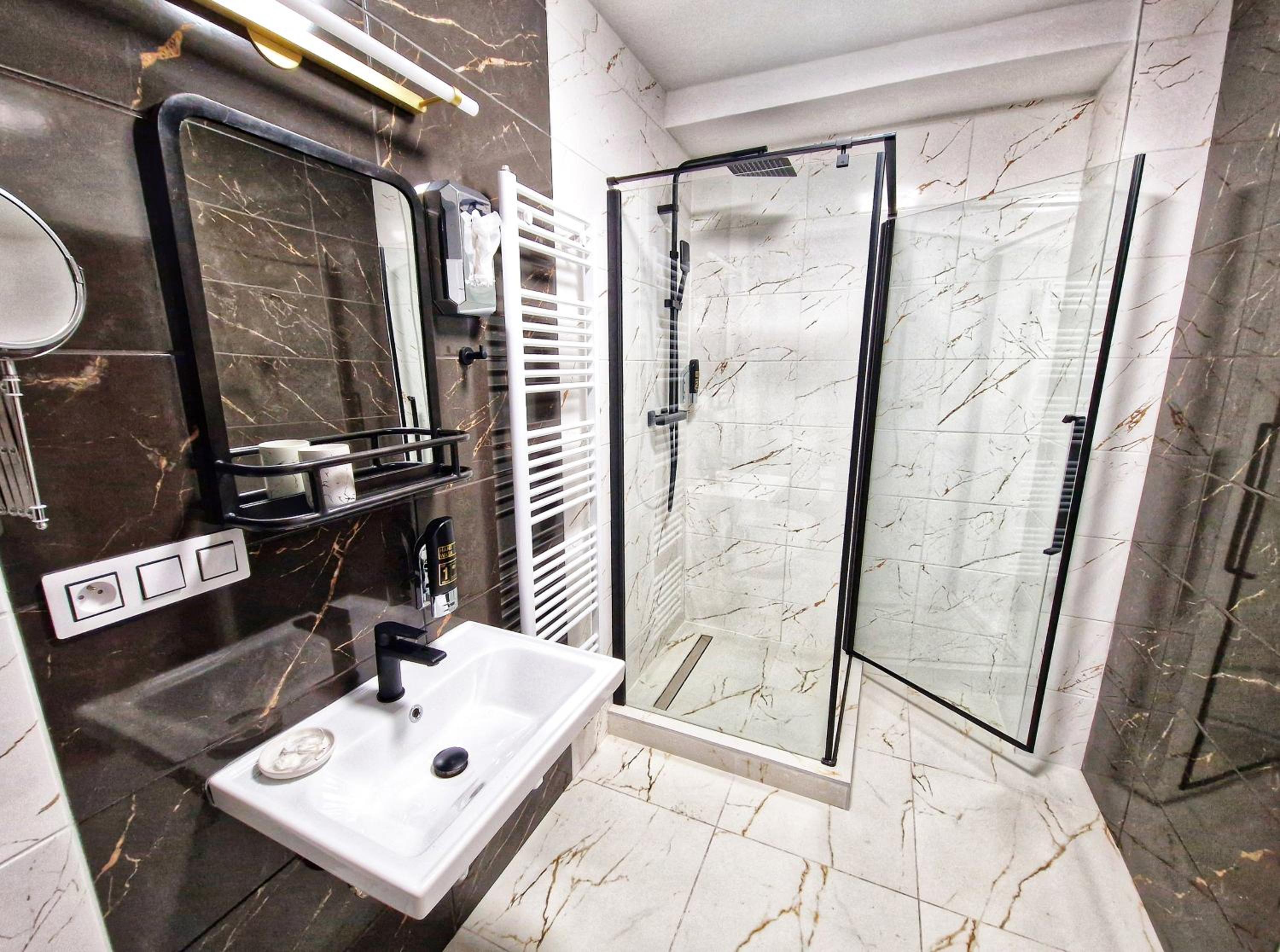Superior Suite - Photo 6