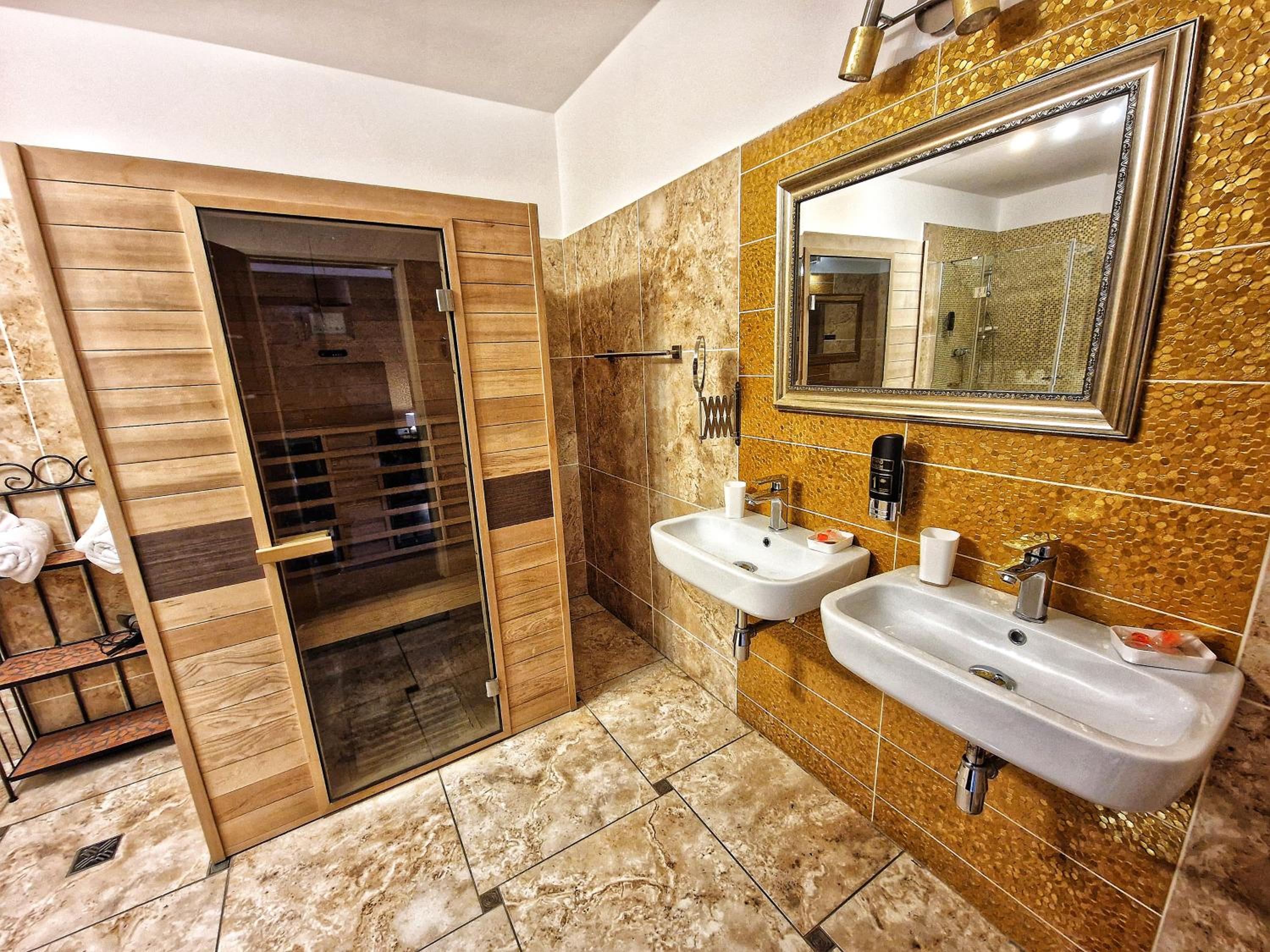 King Room with Private Beer Spa Access - Photo 5