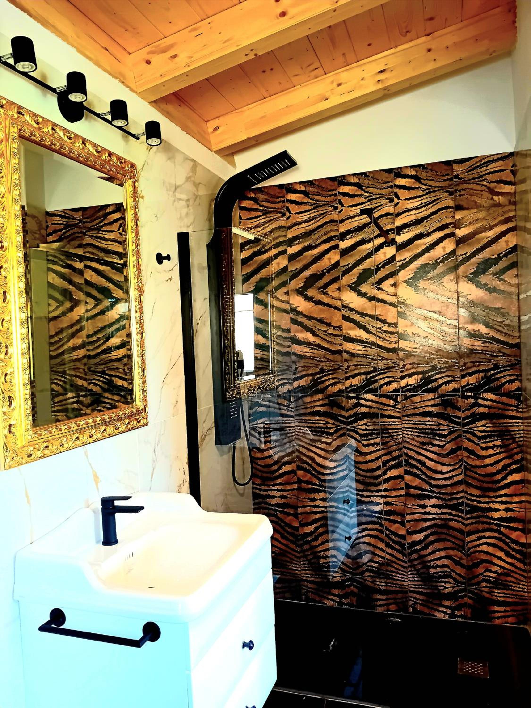 Superior King Room photo 2