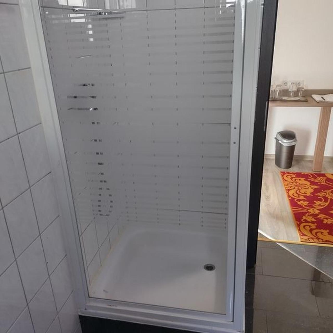 Standard Twin Room with Shared Bathroom photo 2