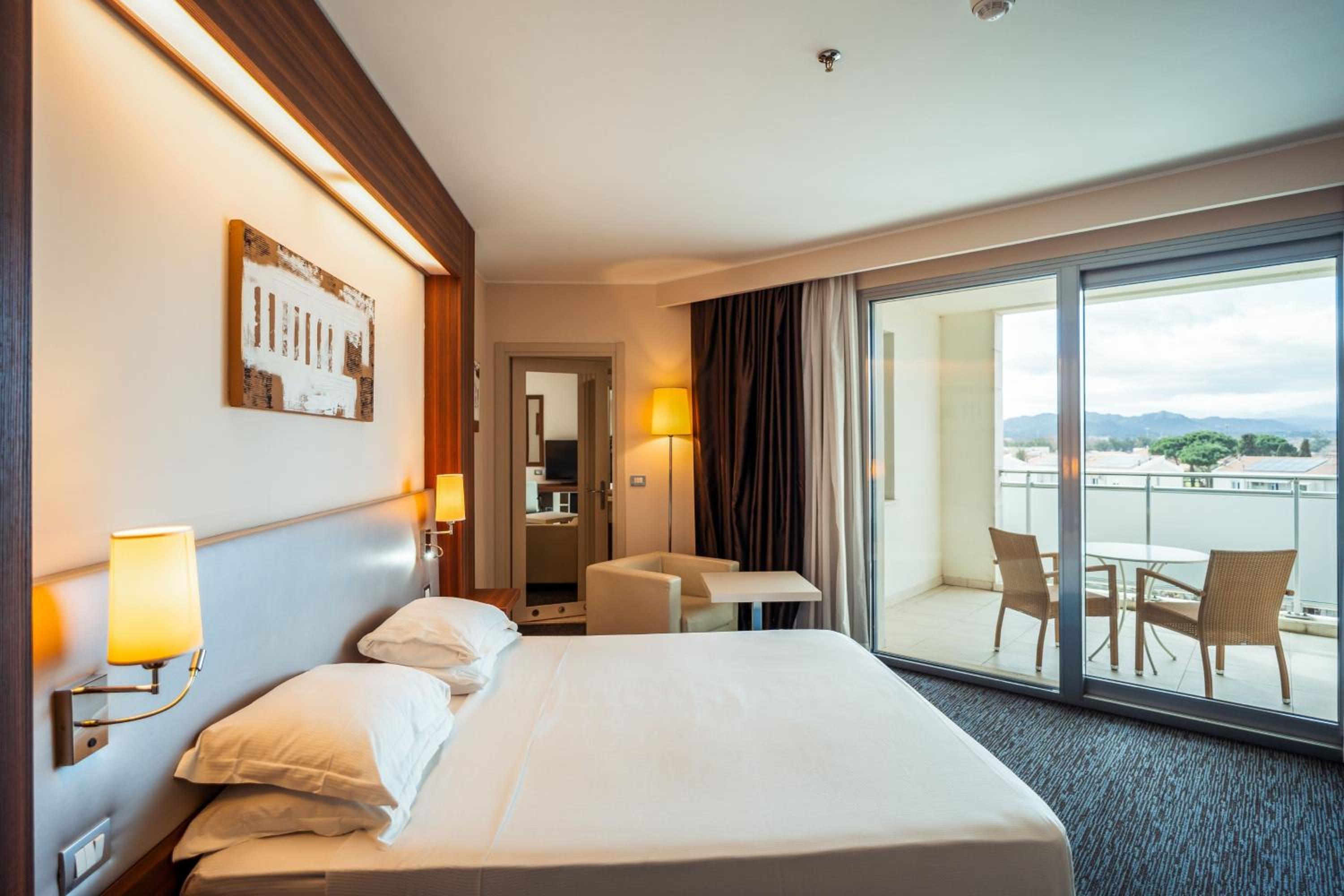 Corner King Room with Balcony - Photo 1
