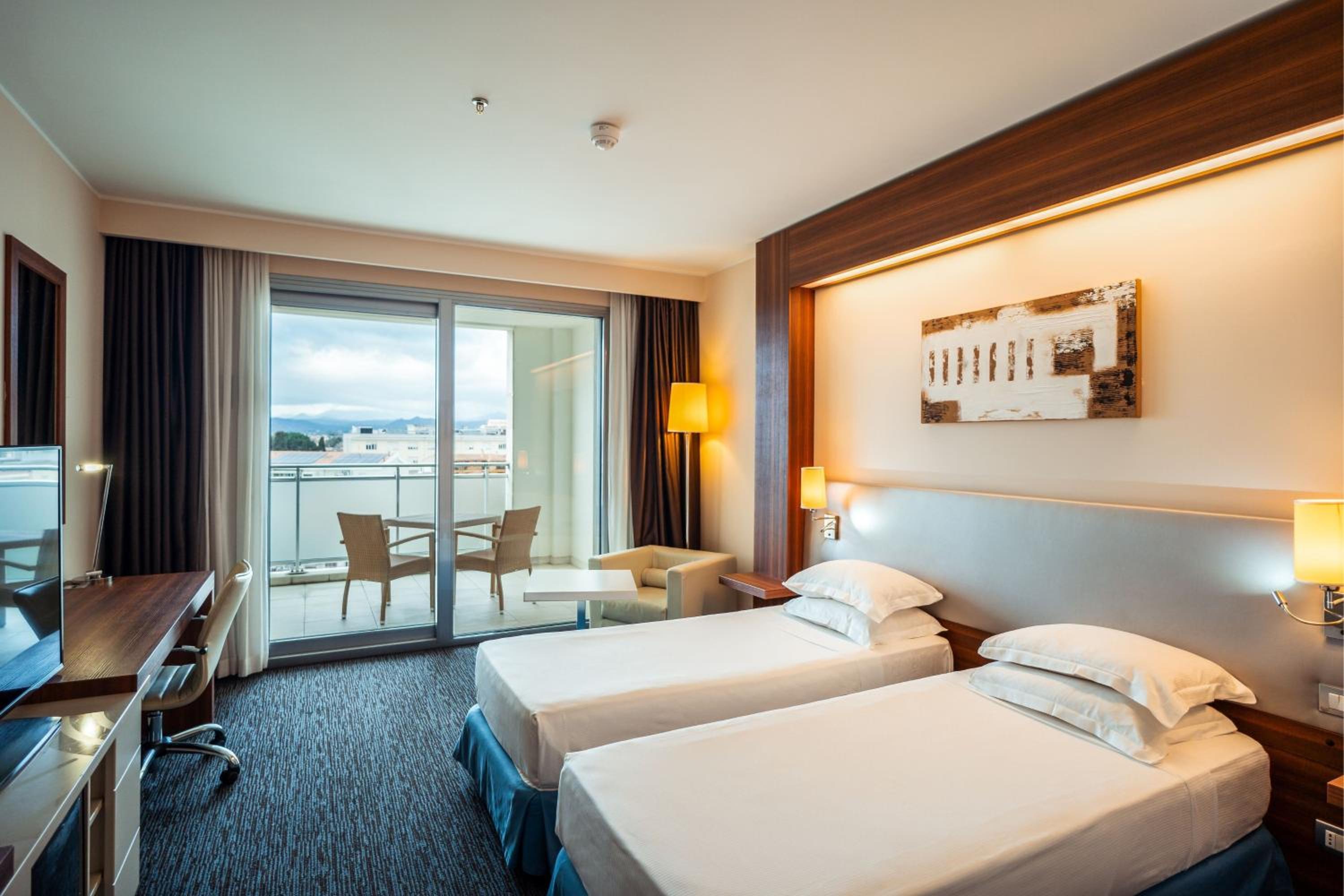 Superior Twin Room with Balcony - Photo 1