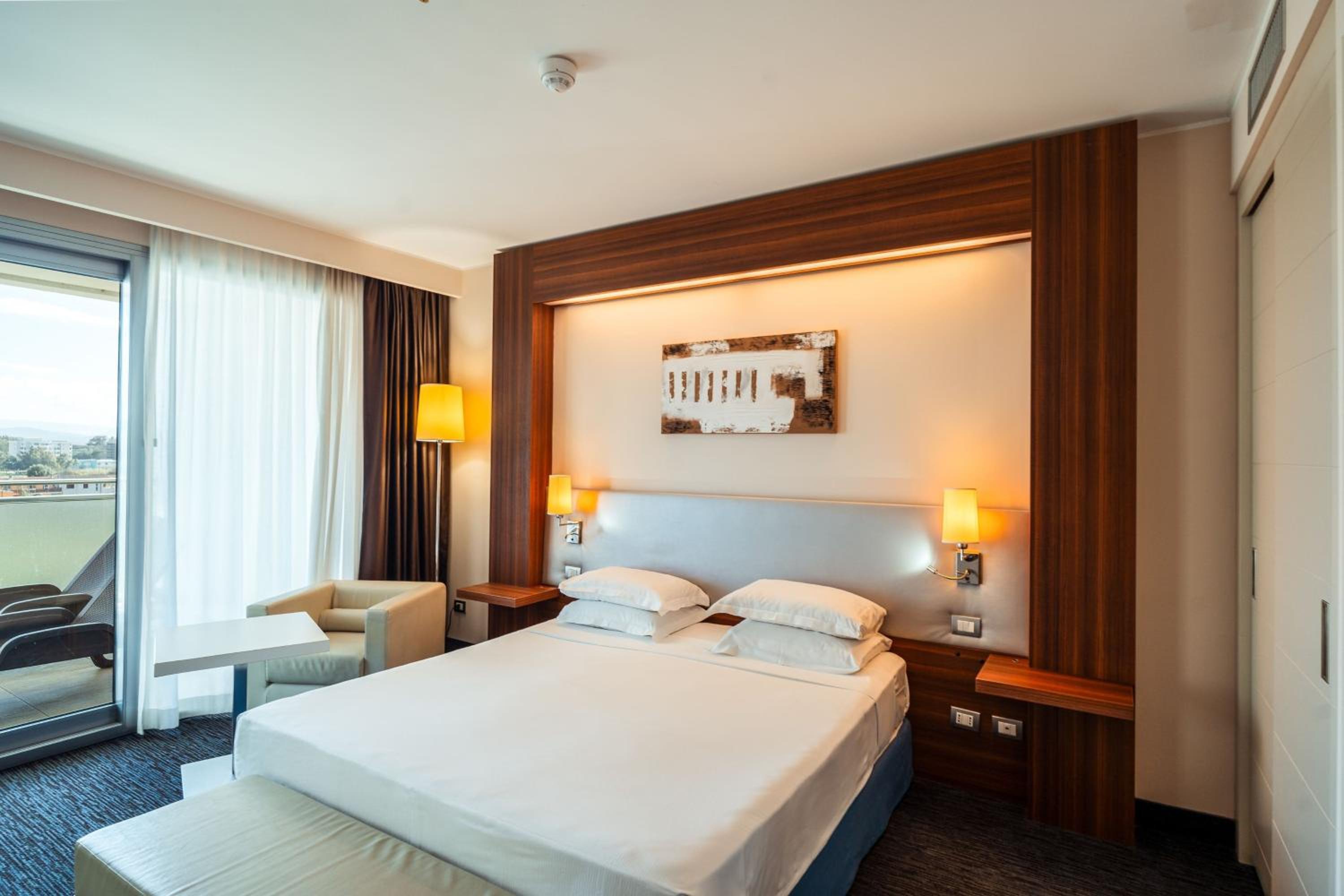 One-Bedroom Spa Suite with King and Sofa Bed - Harbor View - Photo 2