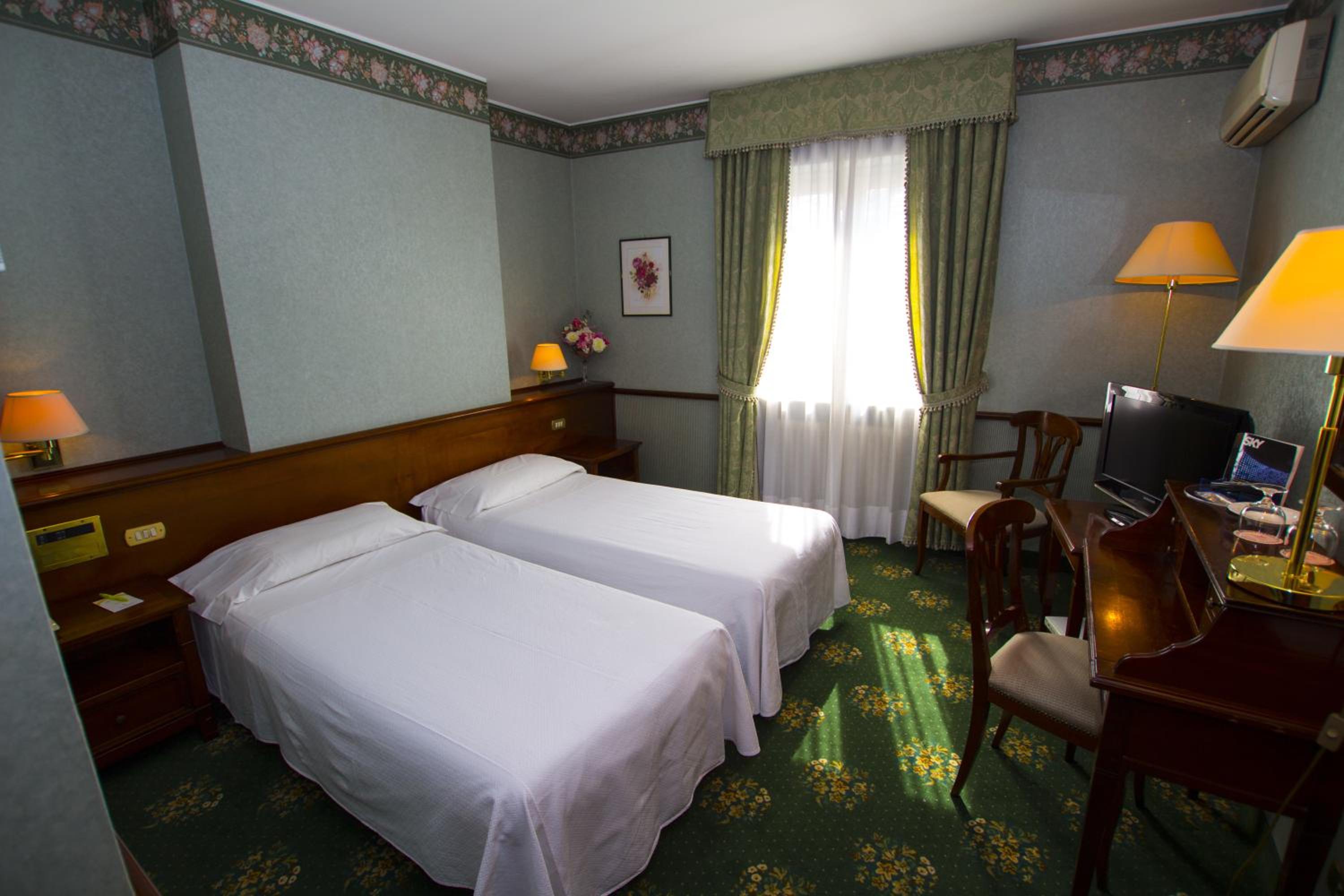 Double or Twin Room - Photo 3
