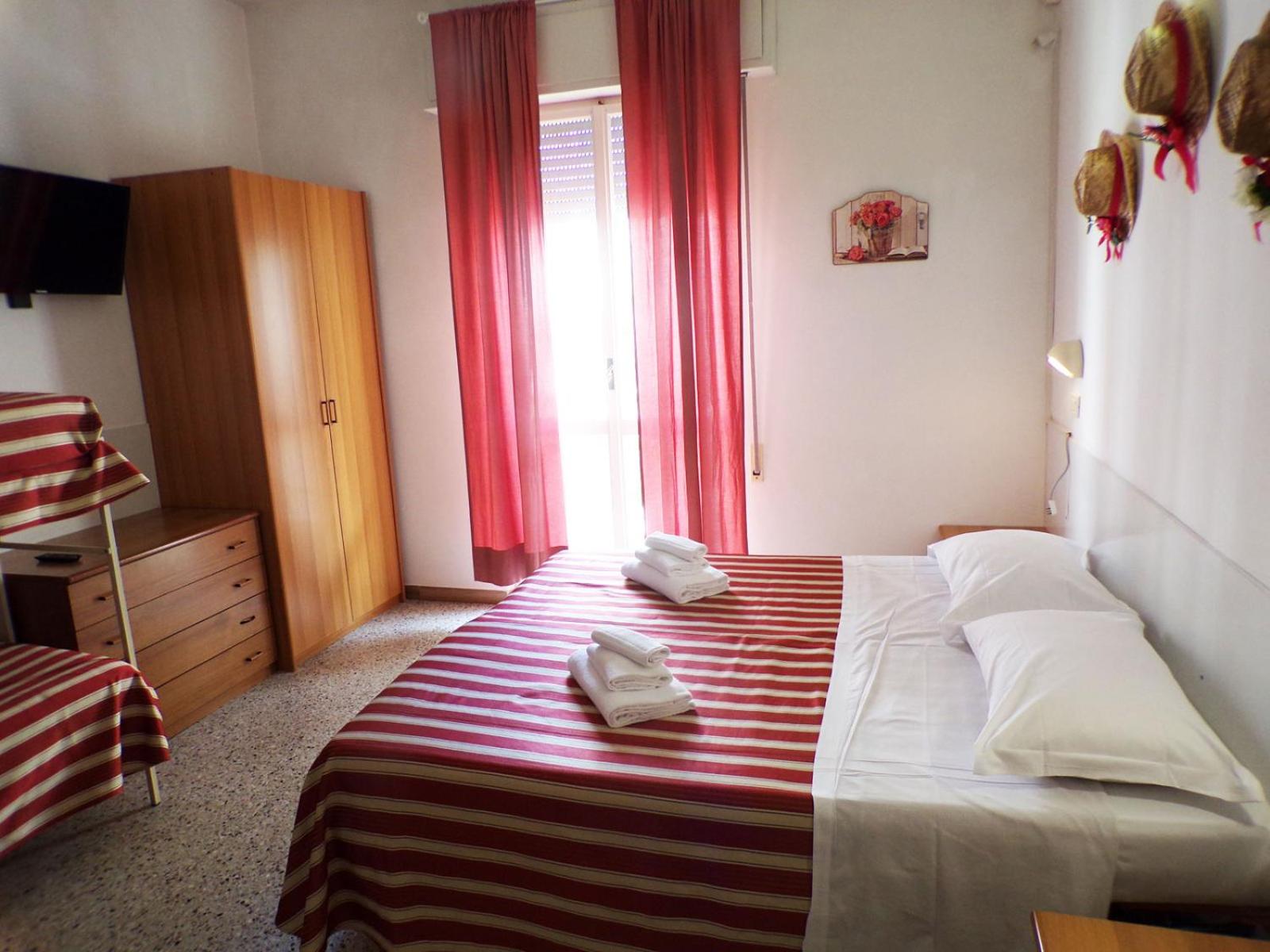 Standard Double Room - Photo 2