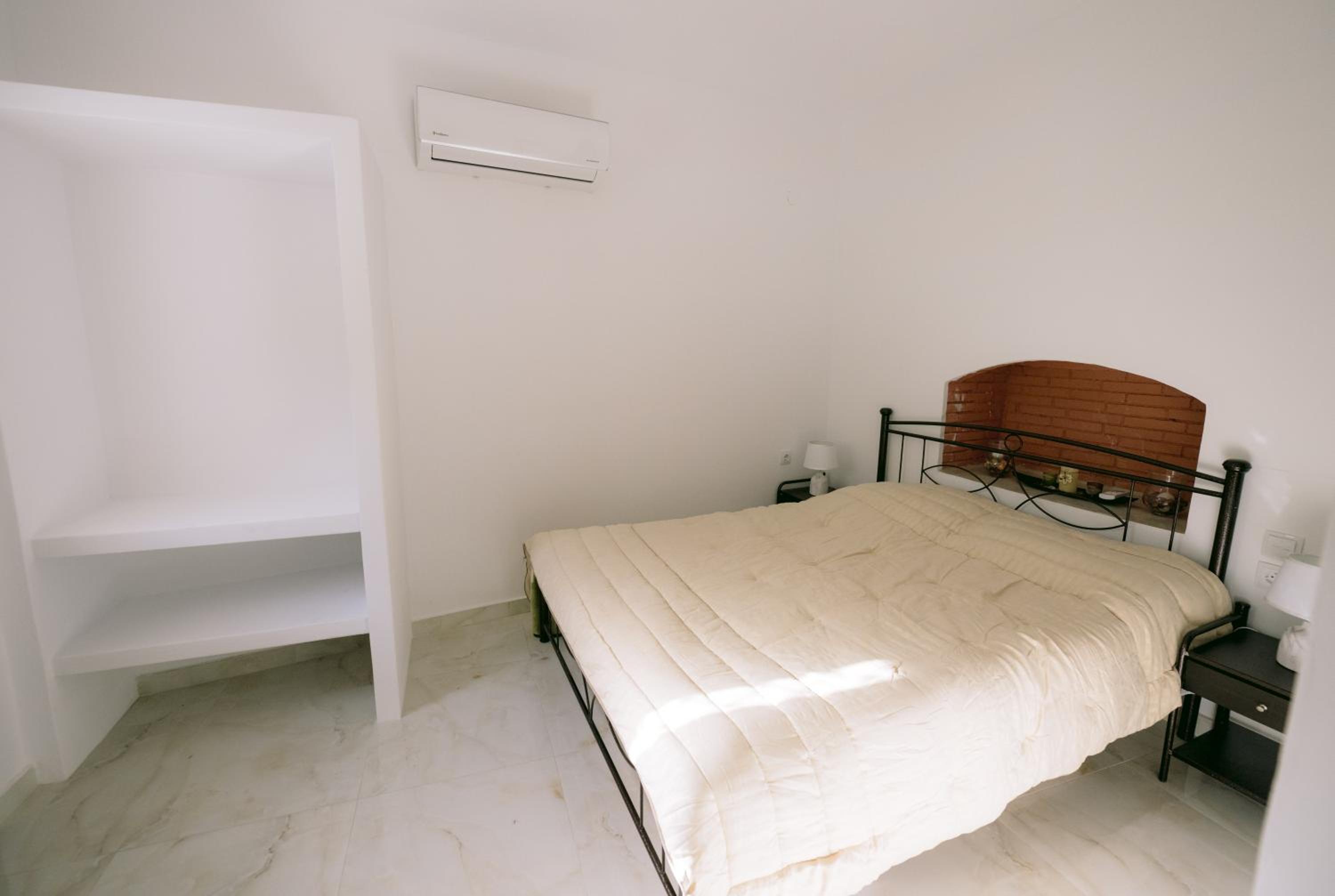 One-Bedroom House photo 2