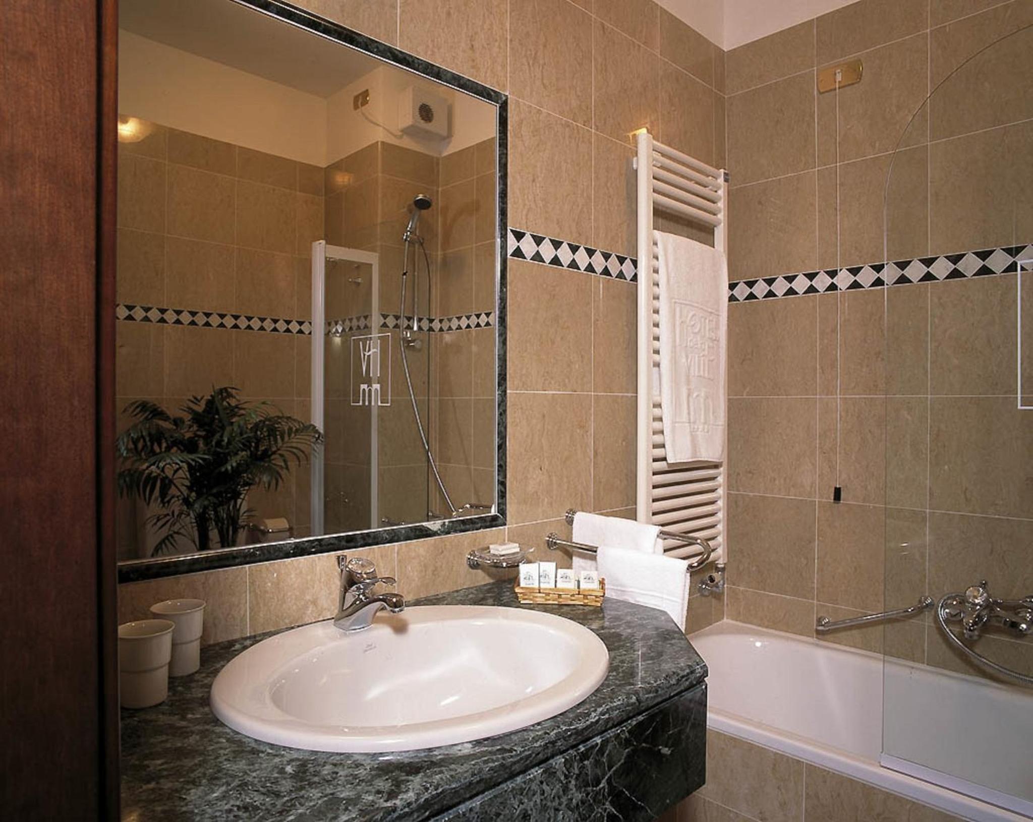Double or Twin Room - Photo 5