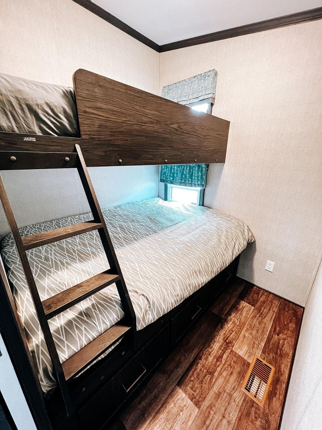 Three-Bedroom House photo 3