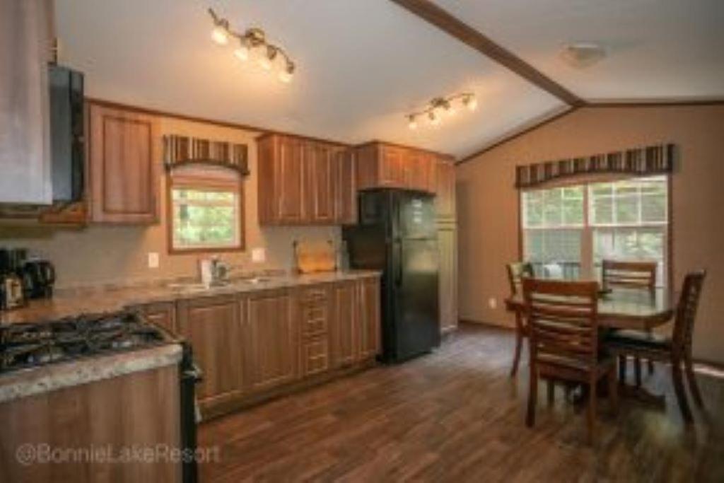 Two-Bedroom House photo 3
