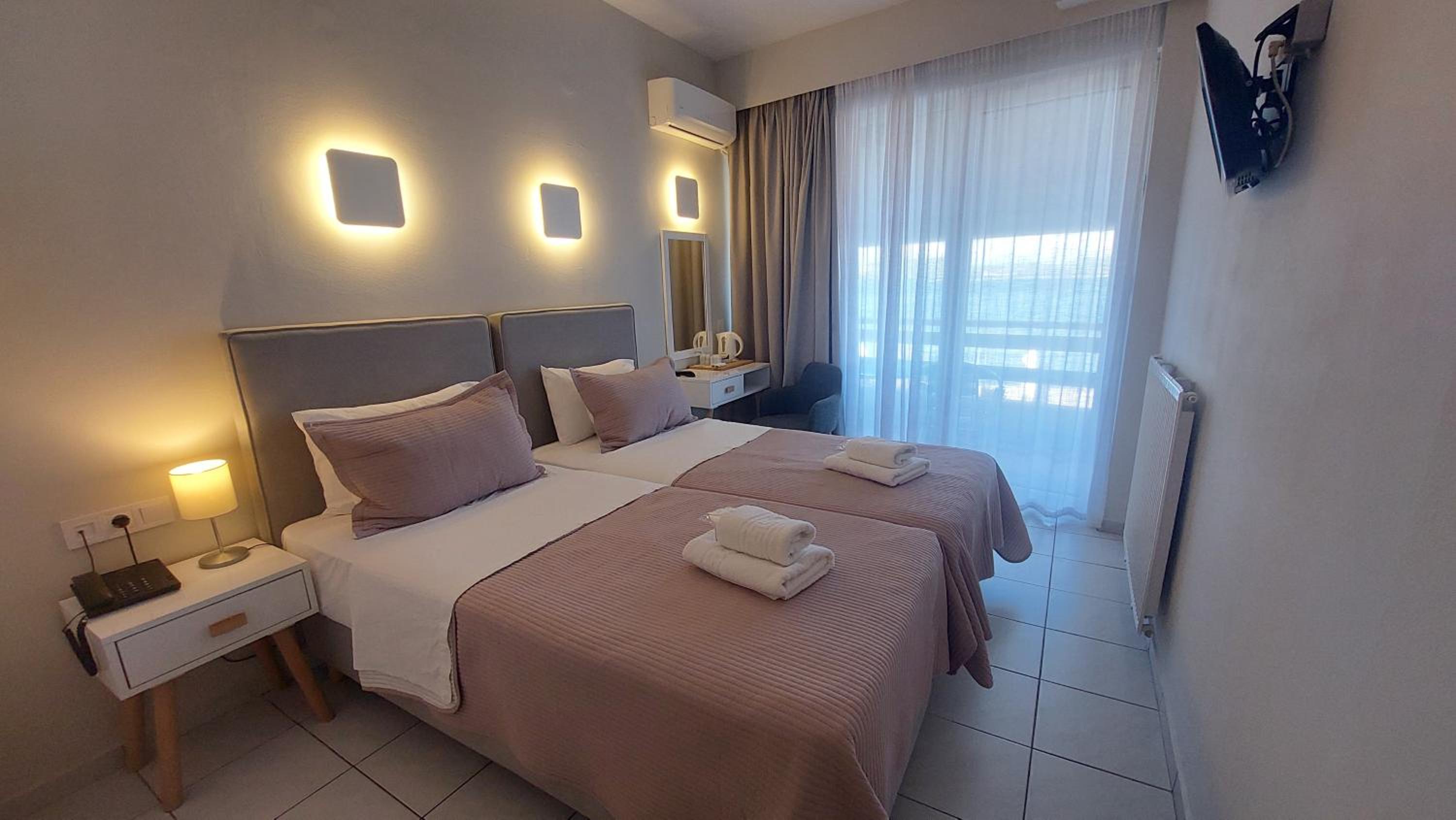Twin Room with Sea View photo 1