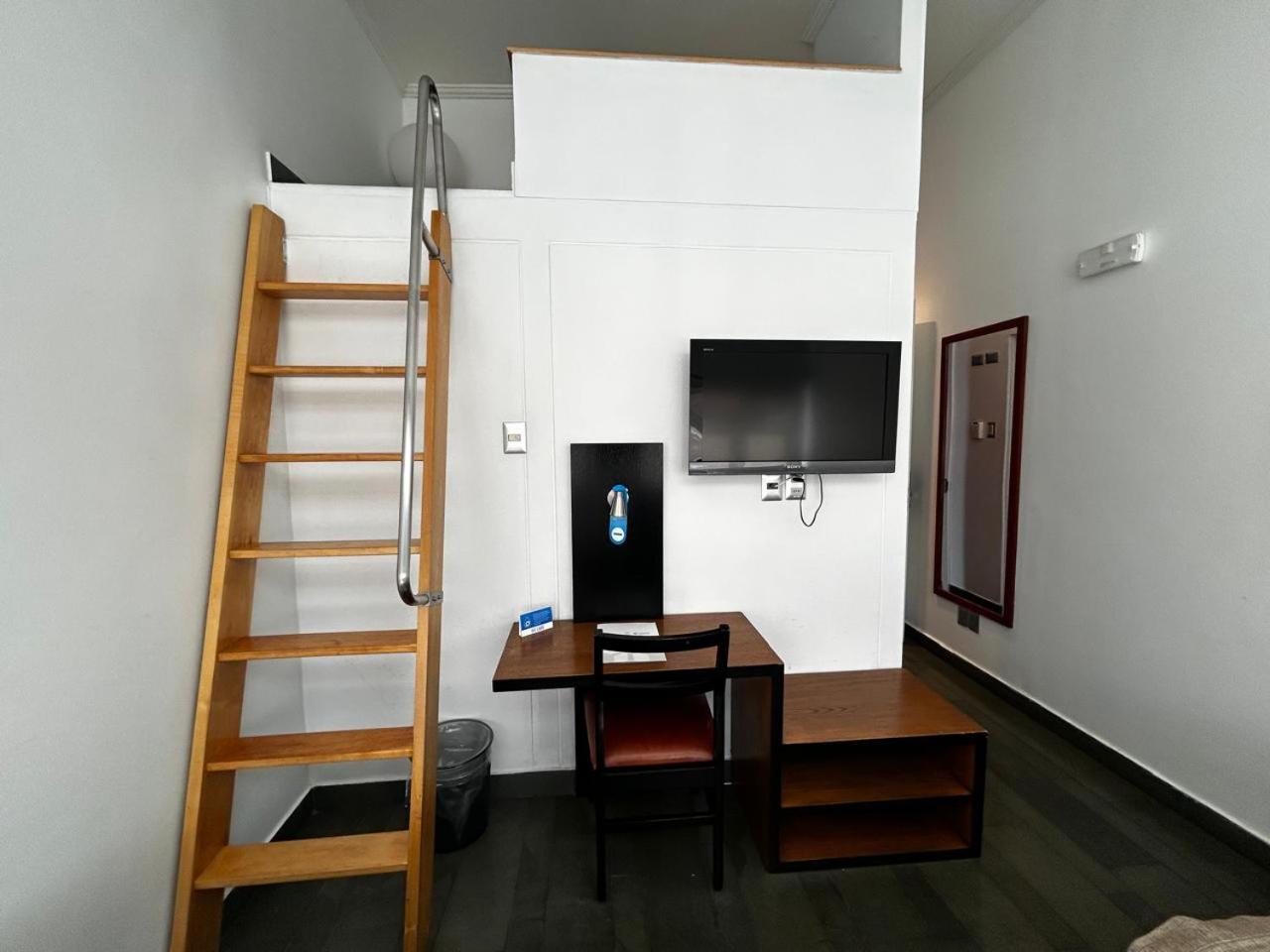 Standard Twin Room - Attic photo 3