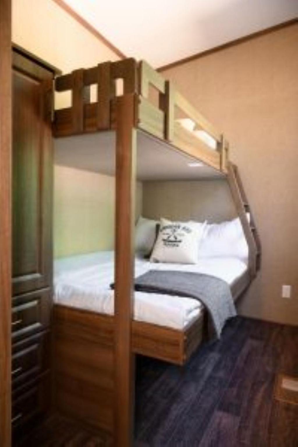 Three-Bedroom House photo 3