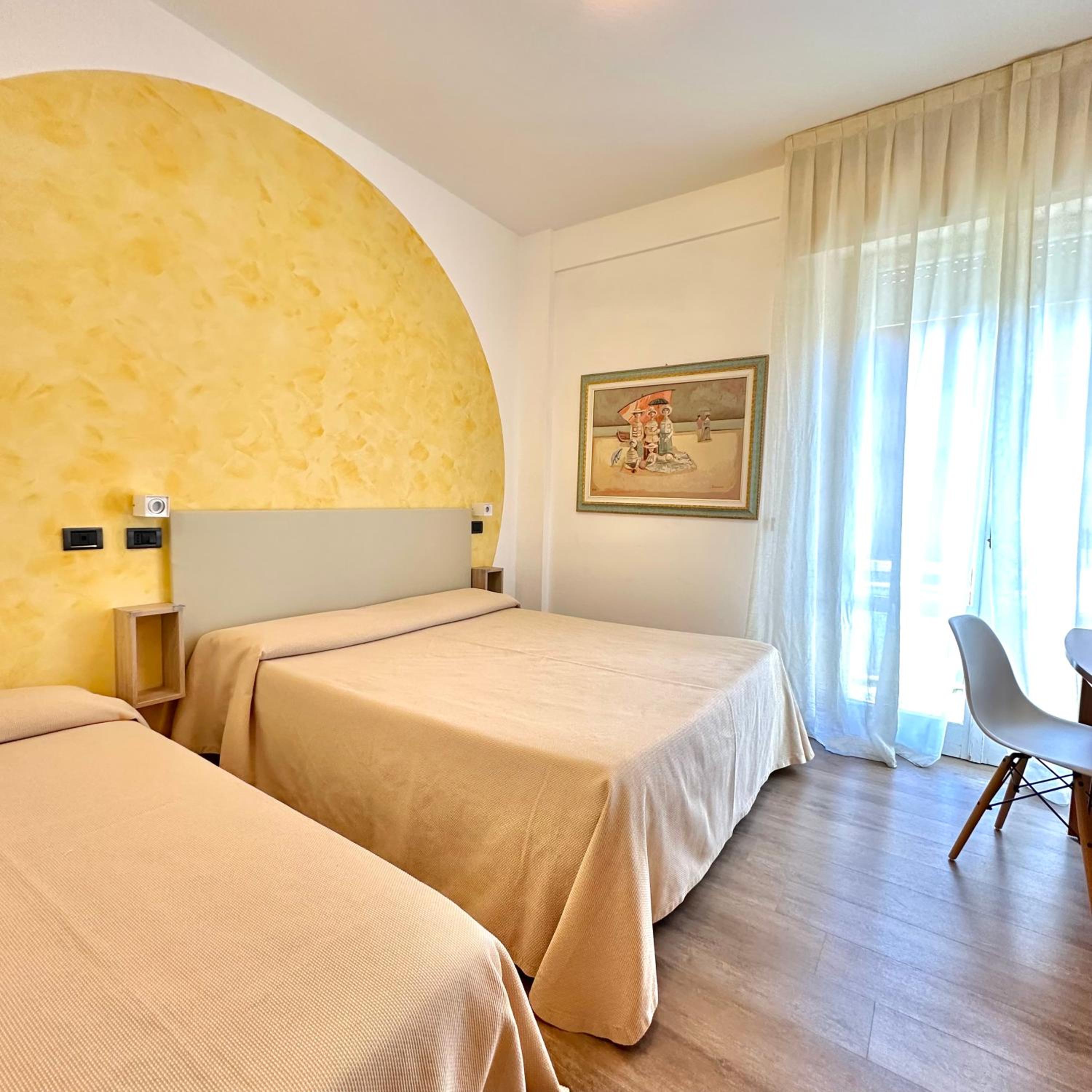 Triple Room with Balcony - Photo 2