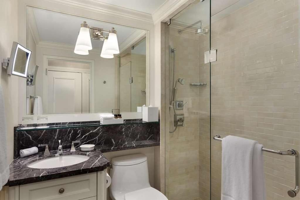 Luxury King Room - Photo 2
