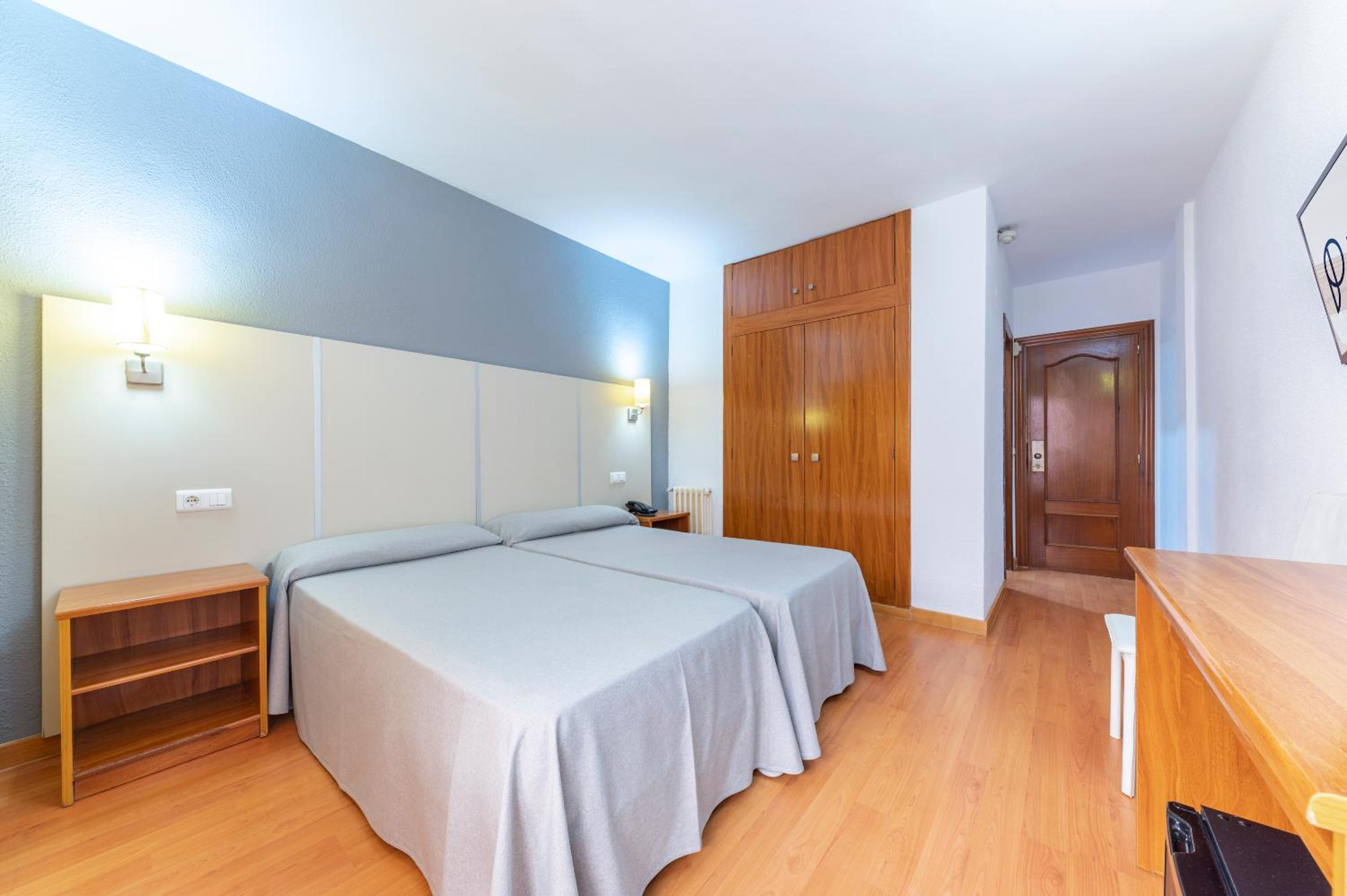 Double Room (3 Adults) thumbnail 5