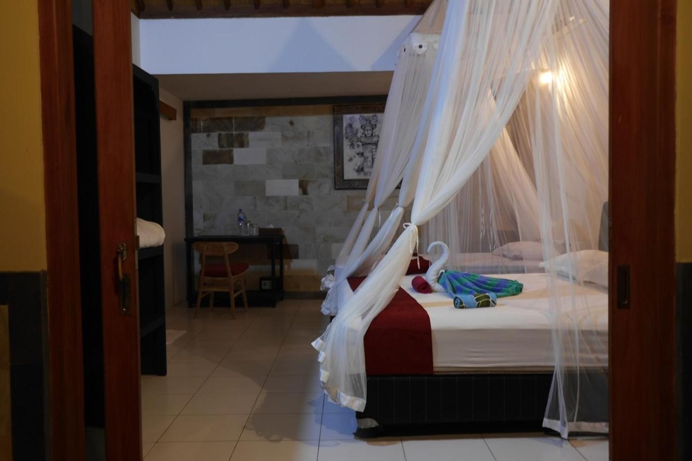 Deluxe Double Room with Side Sea View photo 3