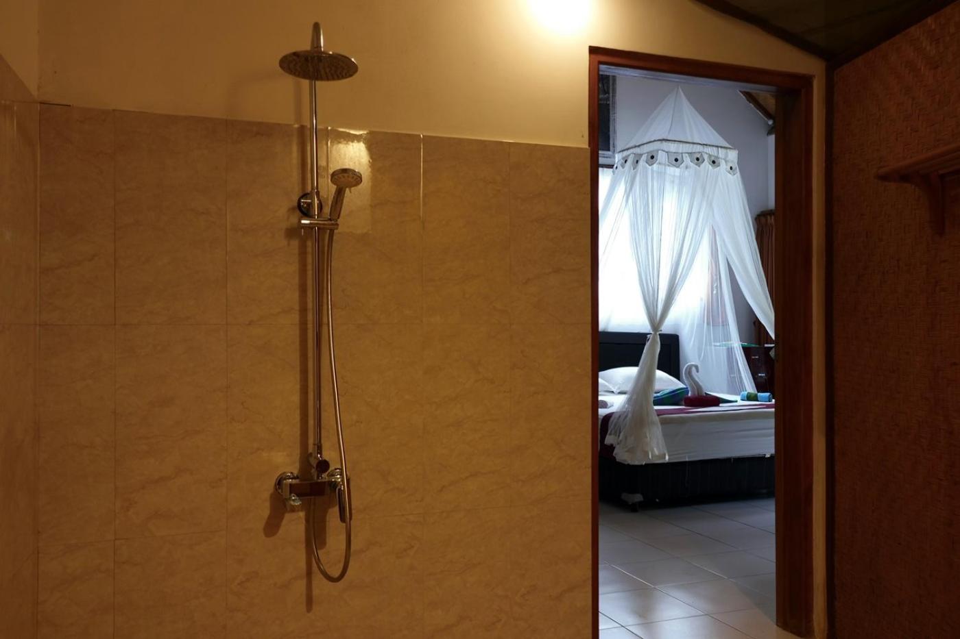 Deluxe Double Room with Side Sea View photo 2