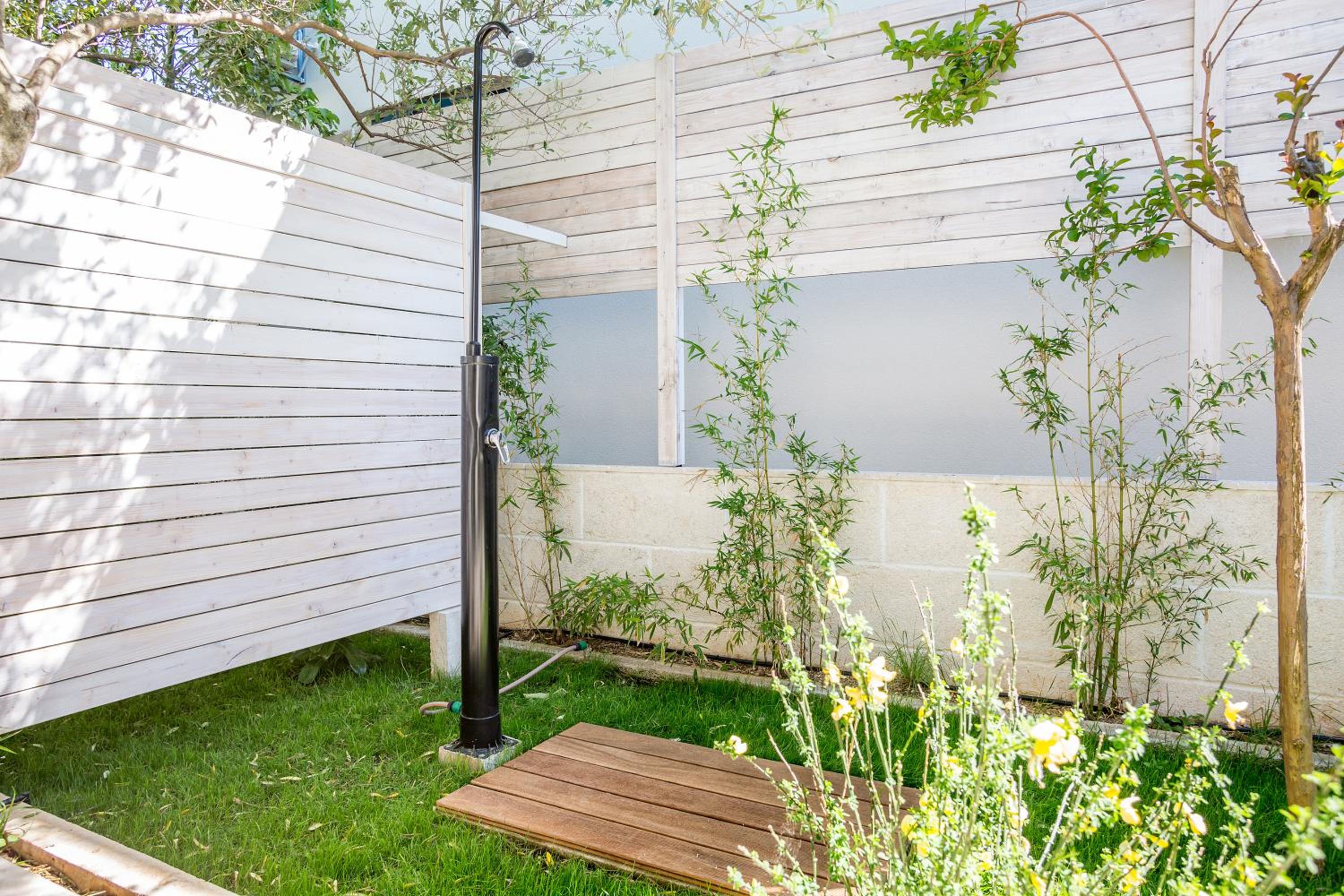 Studio Apartment with Garden View photo 3